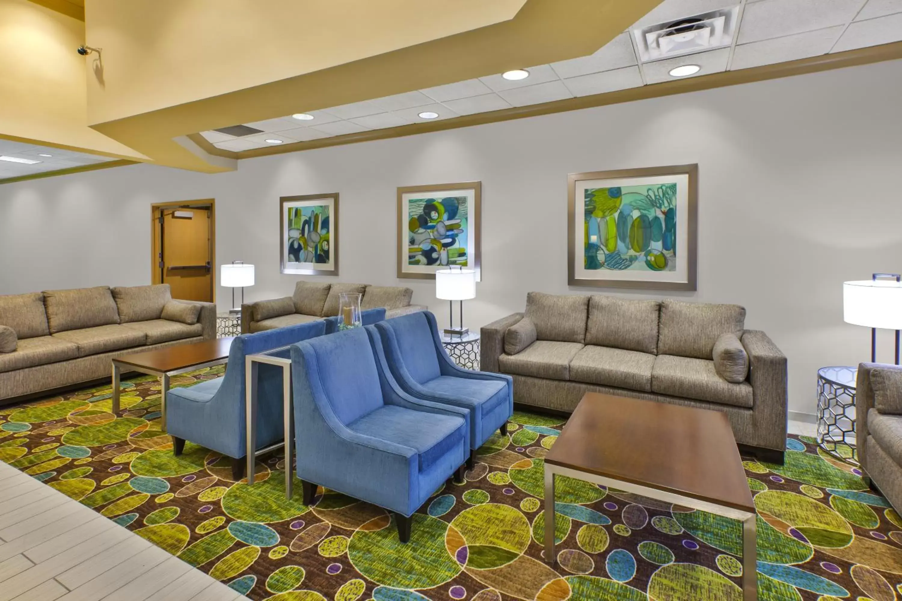 Property building, Seating Area in Holiday Inn Hotel & Suites Bolingbrook, an IHG Hotel