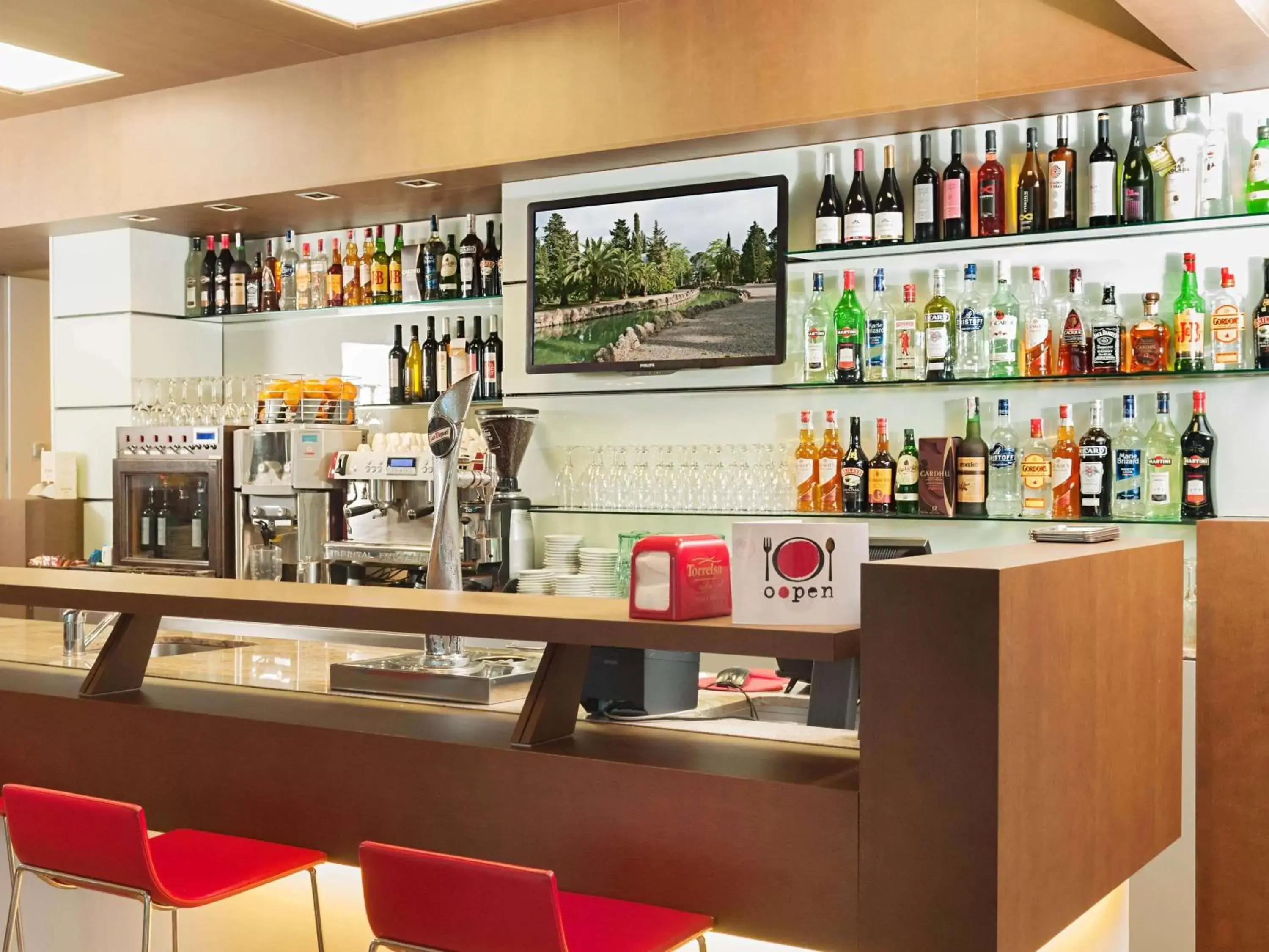 Lounge or bar in Ibis Lleida Lounge or bar in Ibis Lleida