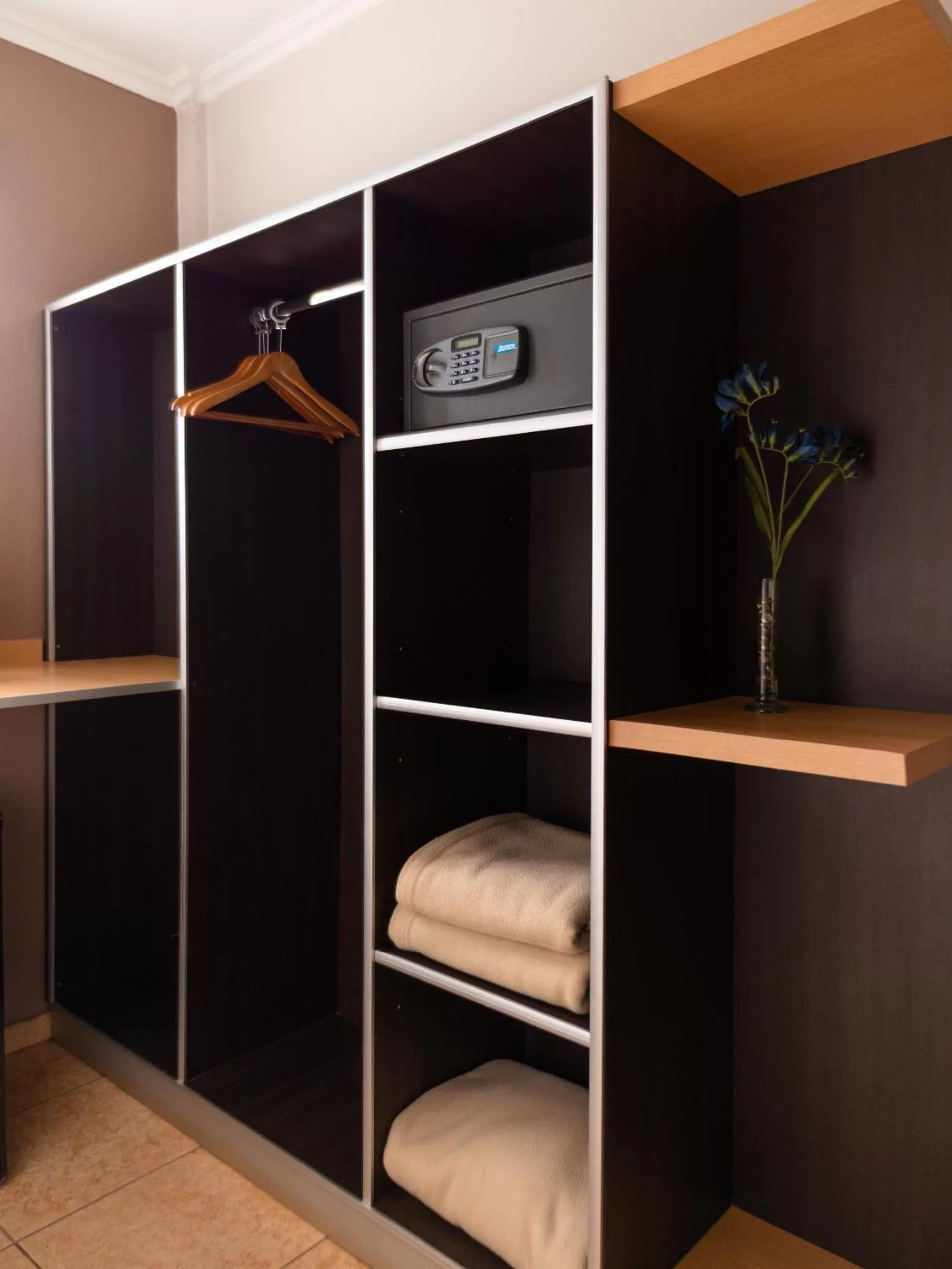 safe, Bed in Palma Real Posada