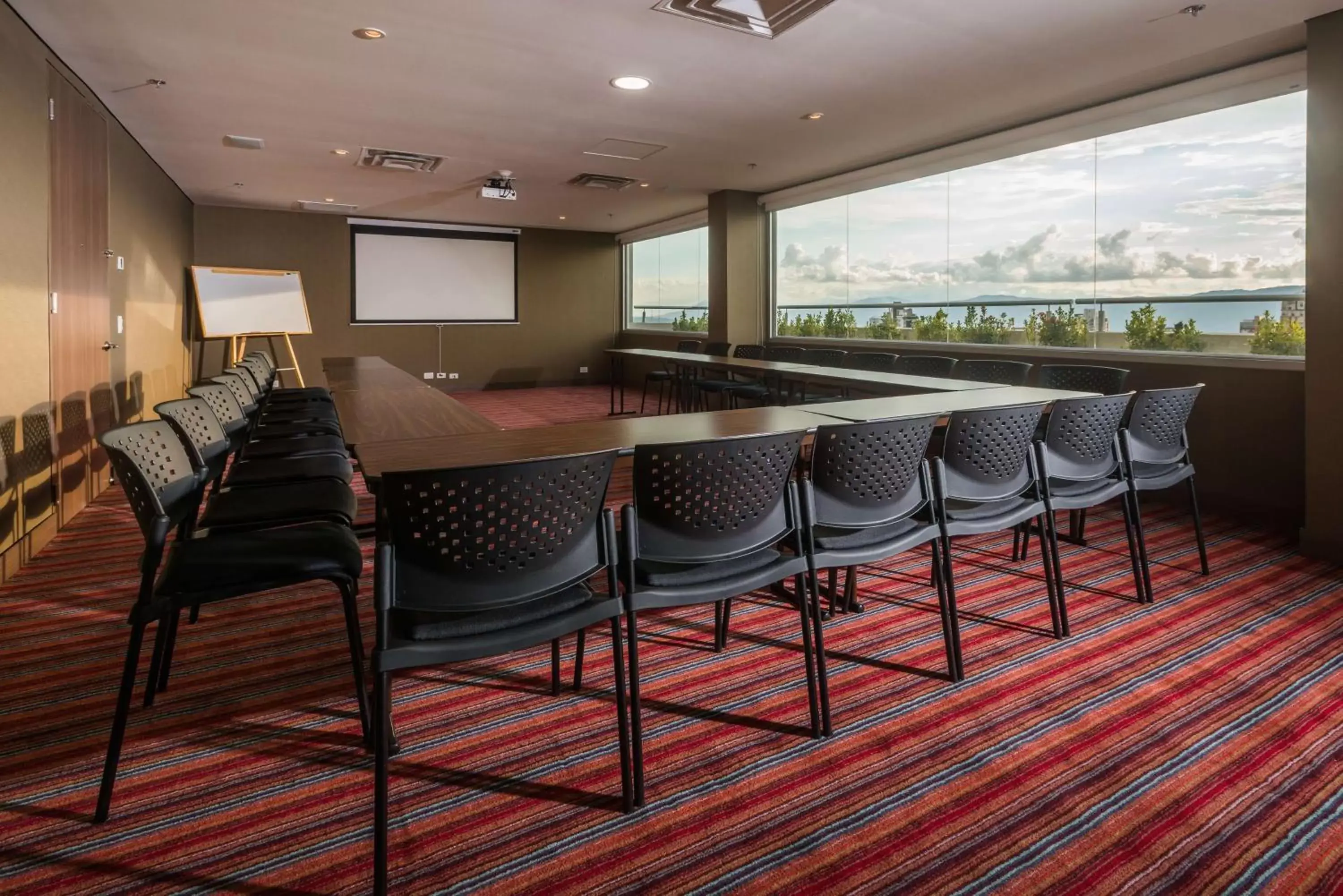 Meeting/conference room in Hampton By Hilton Bucaramanga