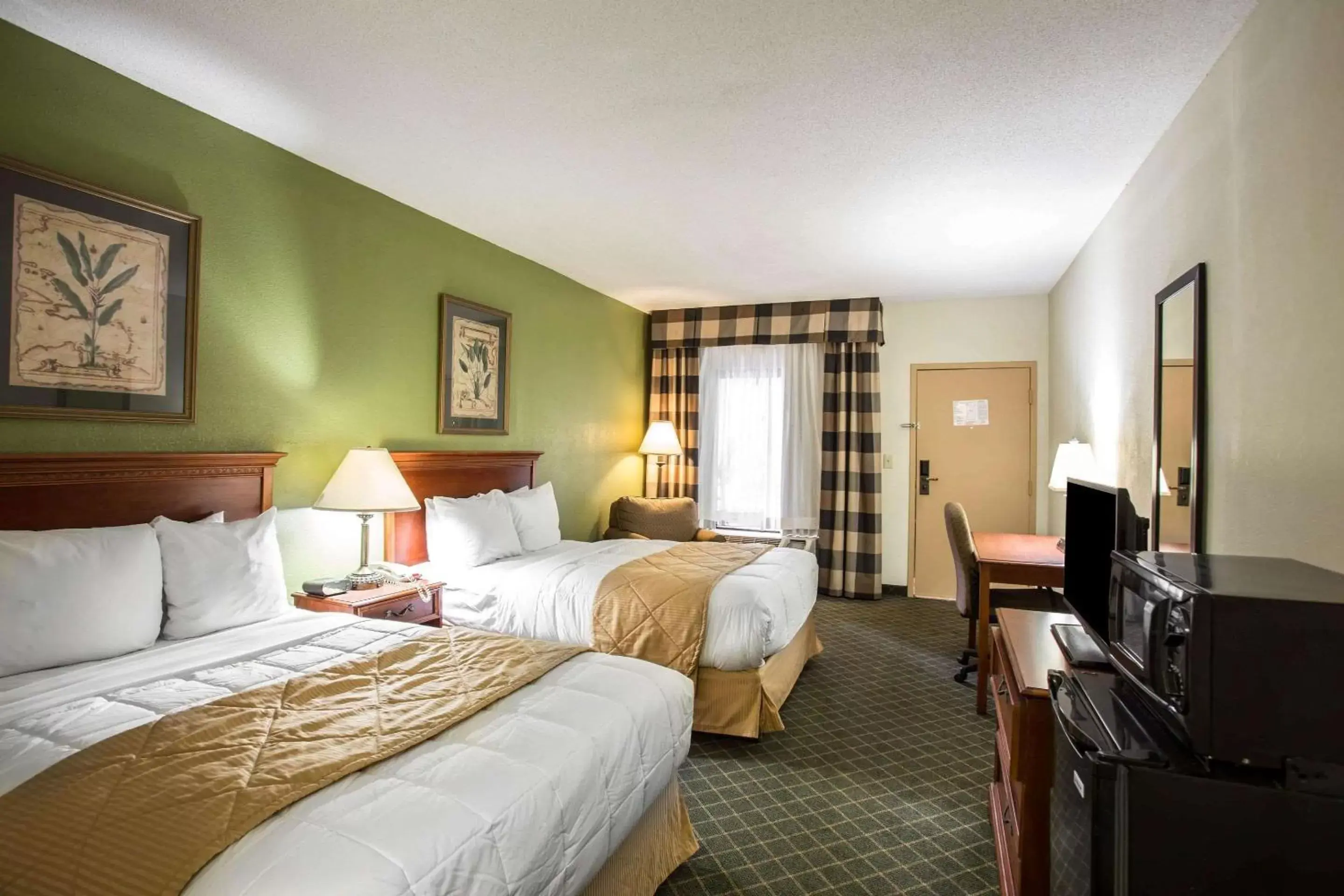 Photo of the whole room in Clarion Inn & Suites Aiken