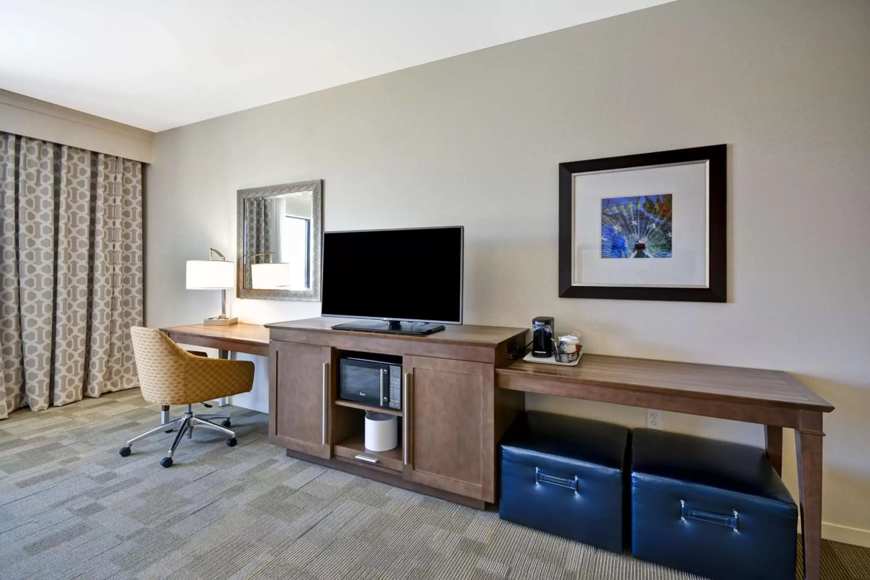Bedroom, TV/Entertainment Center in Hampton Inn & Suites Dallas/Plano-East