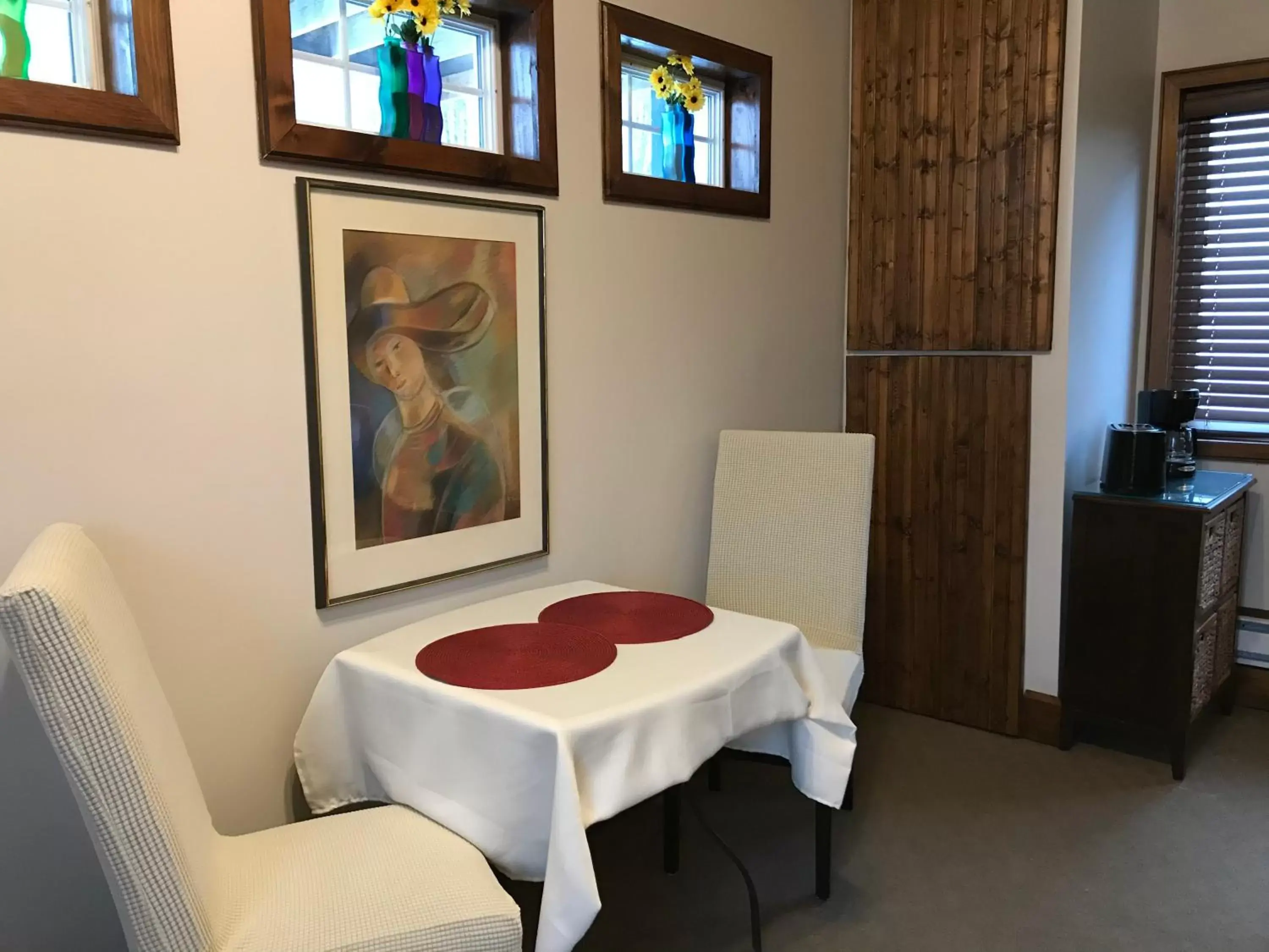 Dining Area in Domaine de la Baie, Les Suites