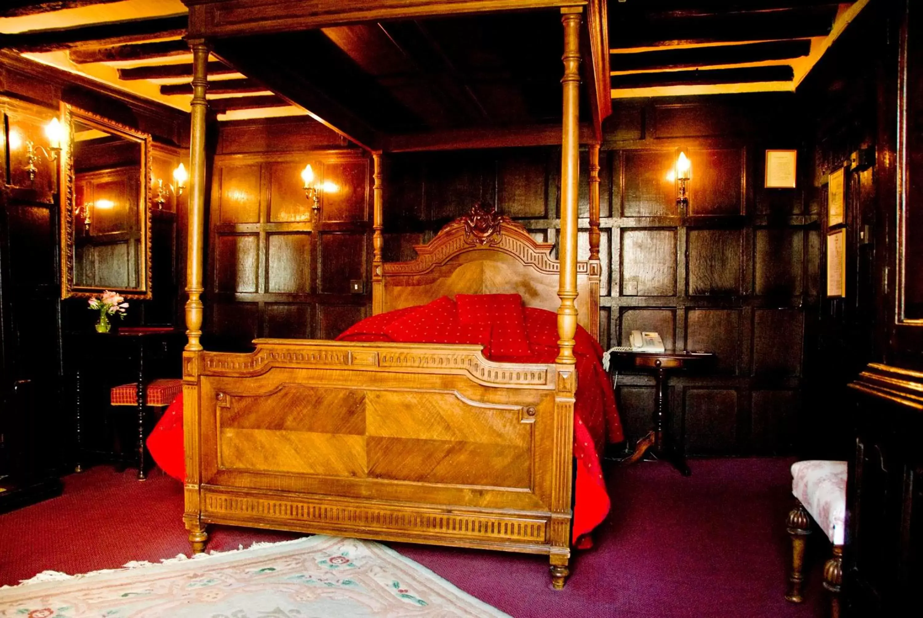 Bed in Mermaid Inn