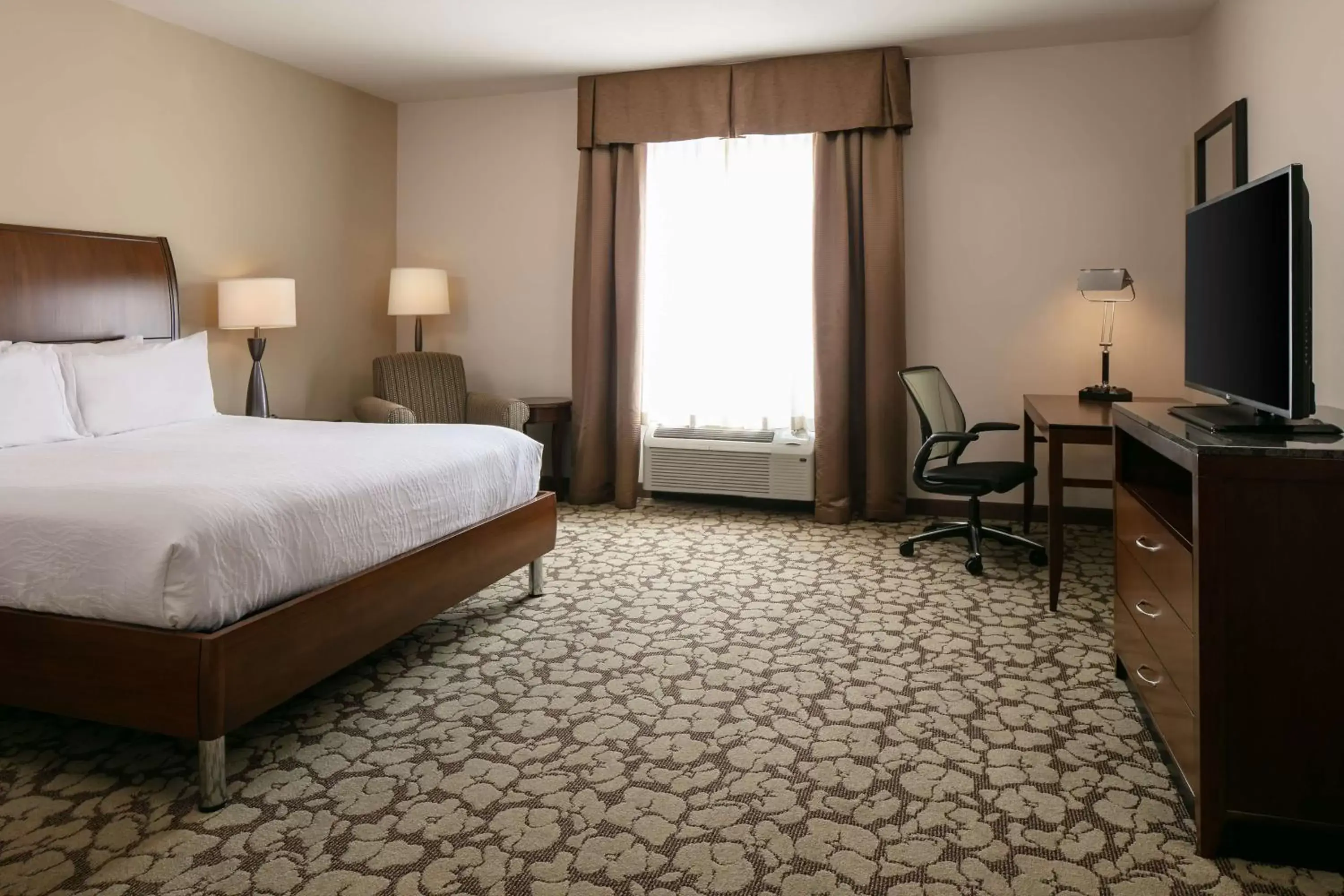 Bedroom, Bed in Hilton Garden Inn Bettendorf/ Quad Cities