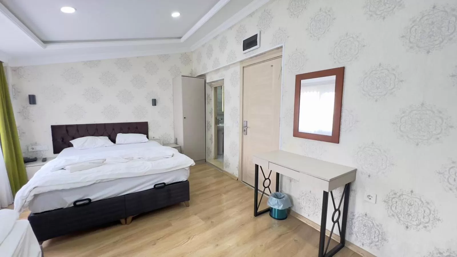 Photo of the whole room, Bed in The Lola Hotel