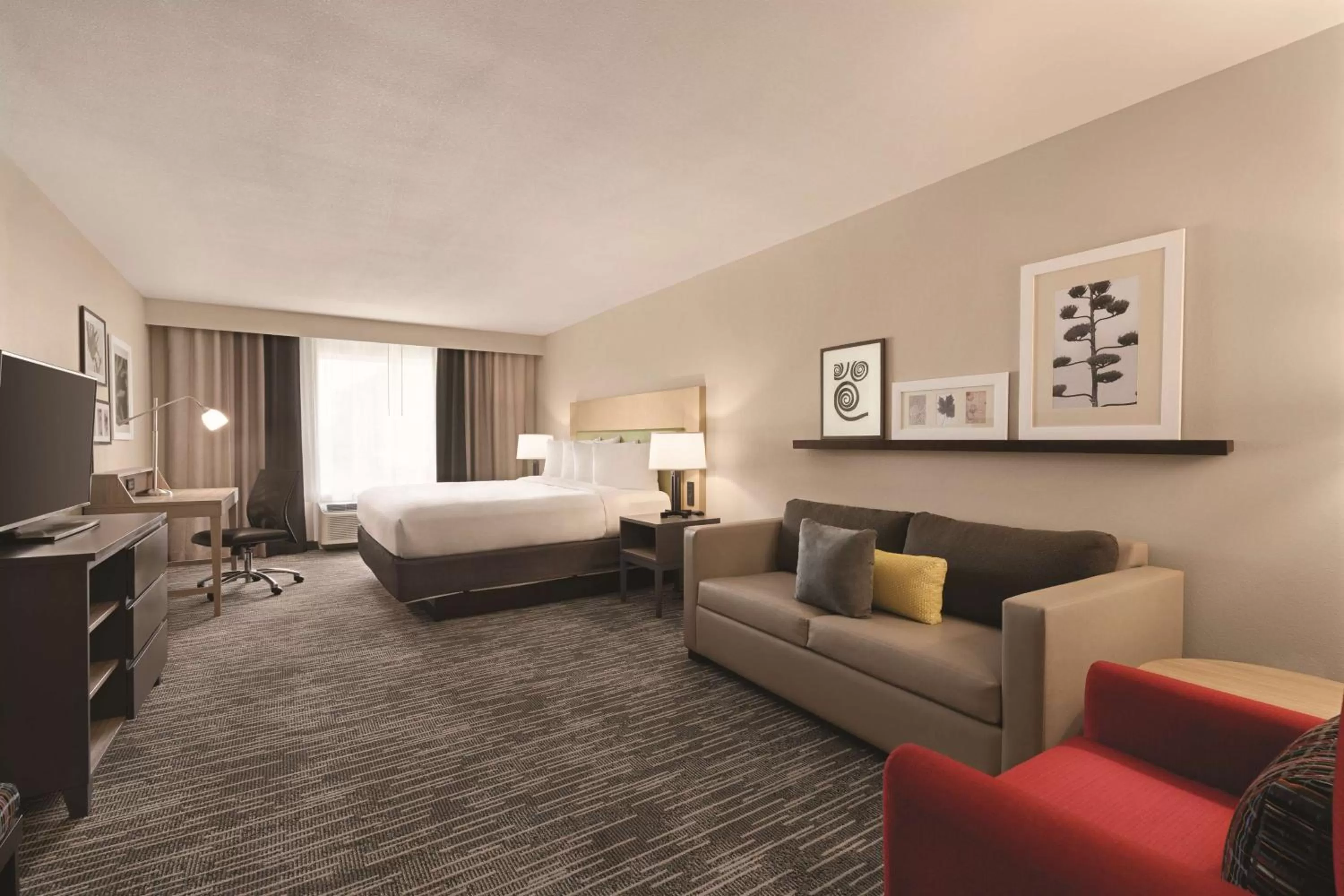 Photo of the whole room, Bed in Country Inn & Suites by Radisson, Savannah Midtown, GA