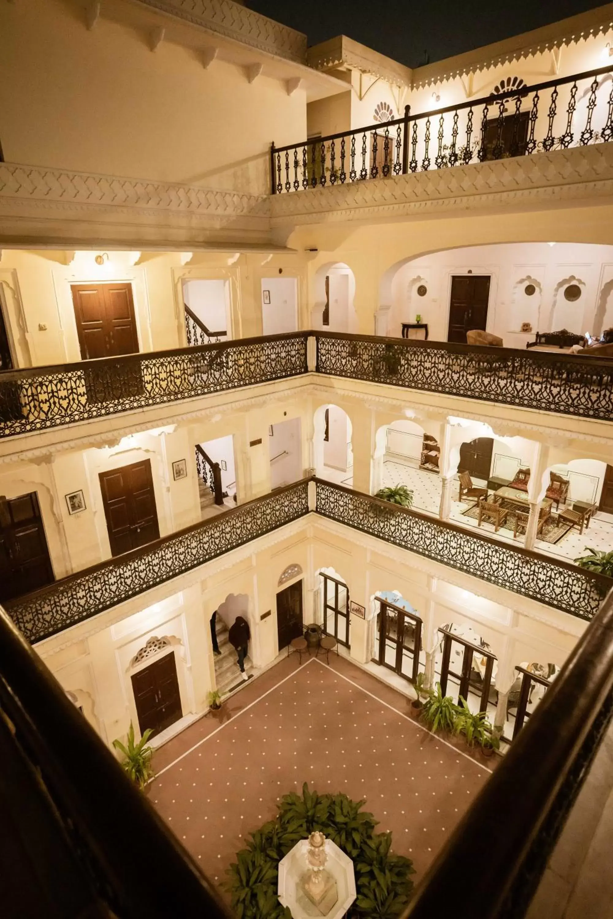 Night in Khandela Haveli - a Boutique Heritage Hotel