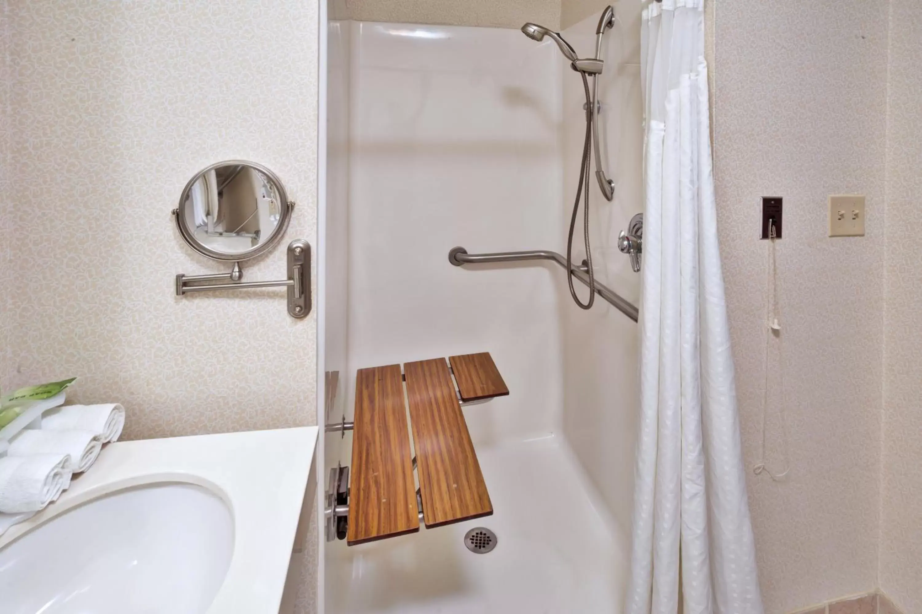 Photo of the whole room, Bathroom in Holiday Inn Express Breaux Bridge, an IHG Hotel