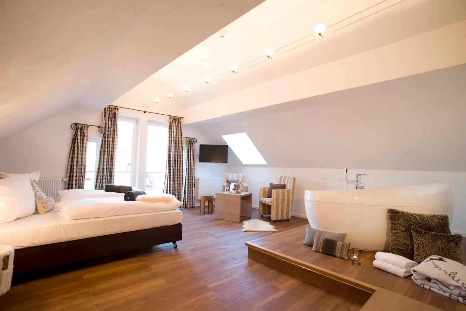 Photo of the whole room, Bed in Alpin Lifestyle Hotel Löwen & Strauss