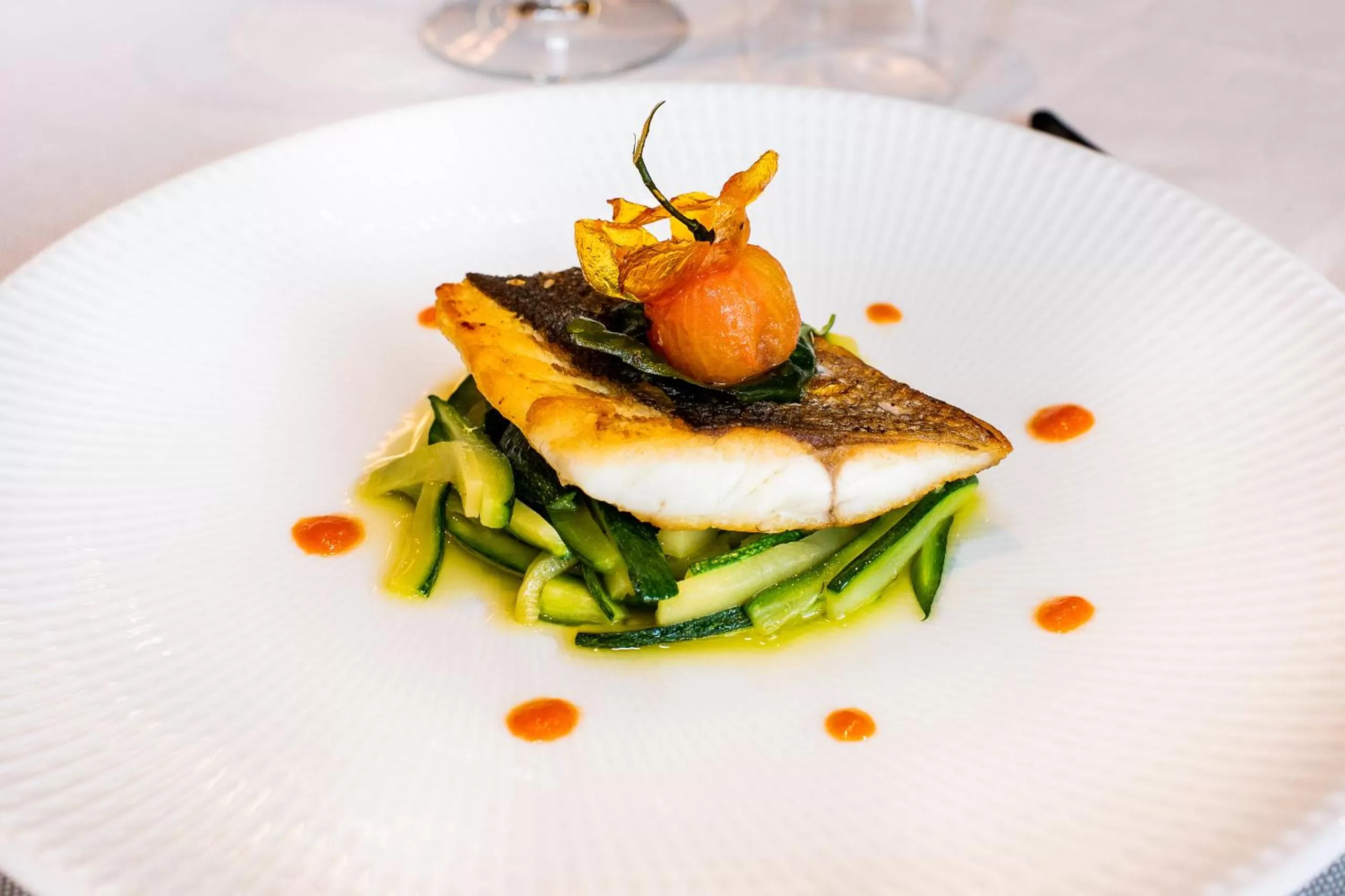 Restaurant/places to eat in M2 Hotel