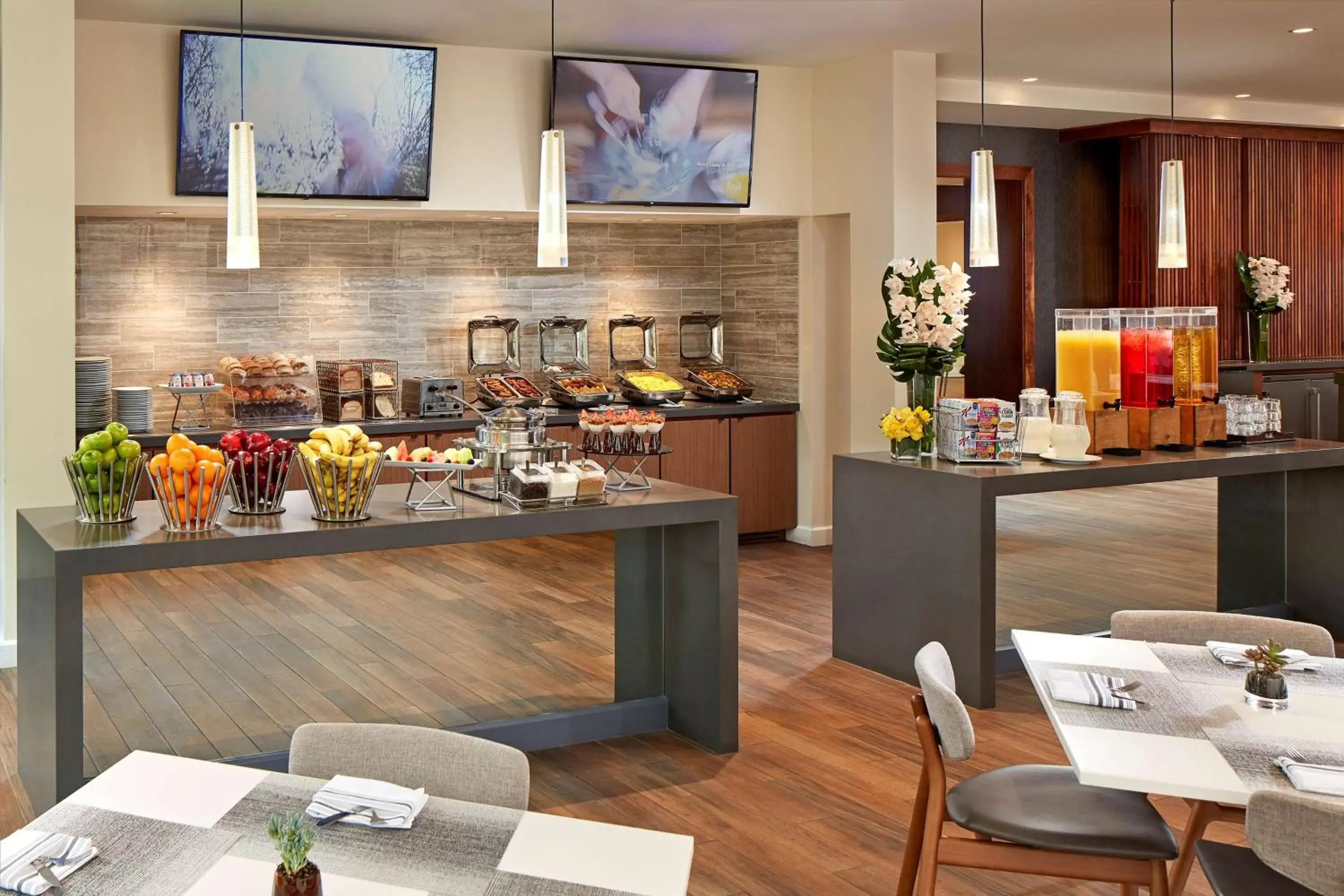 Breakfast, Restaurant/Places to Eat in Hilton Pasadena