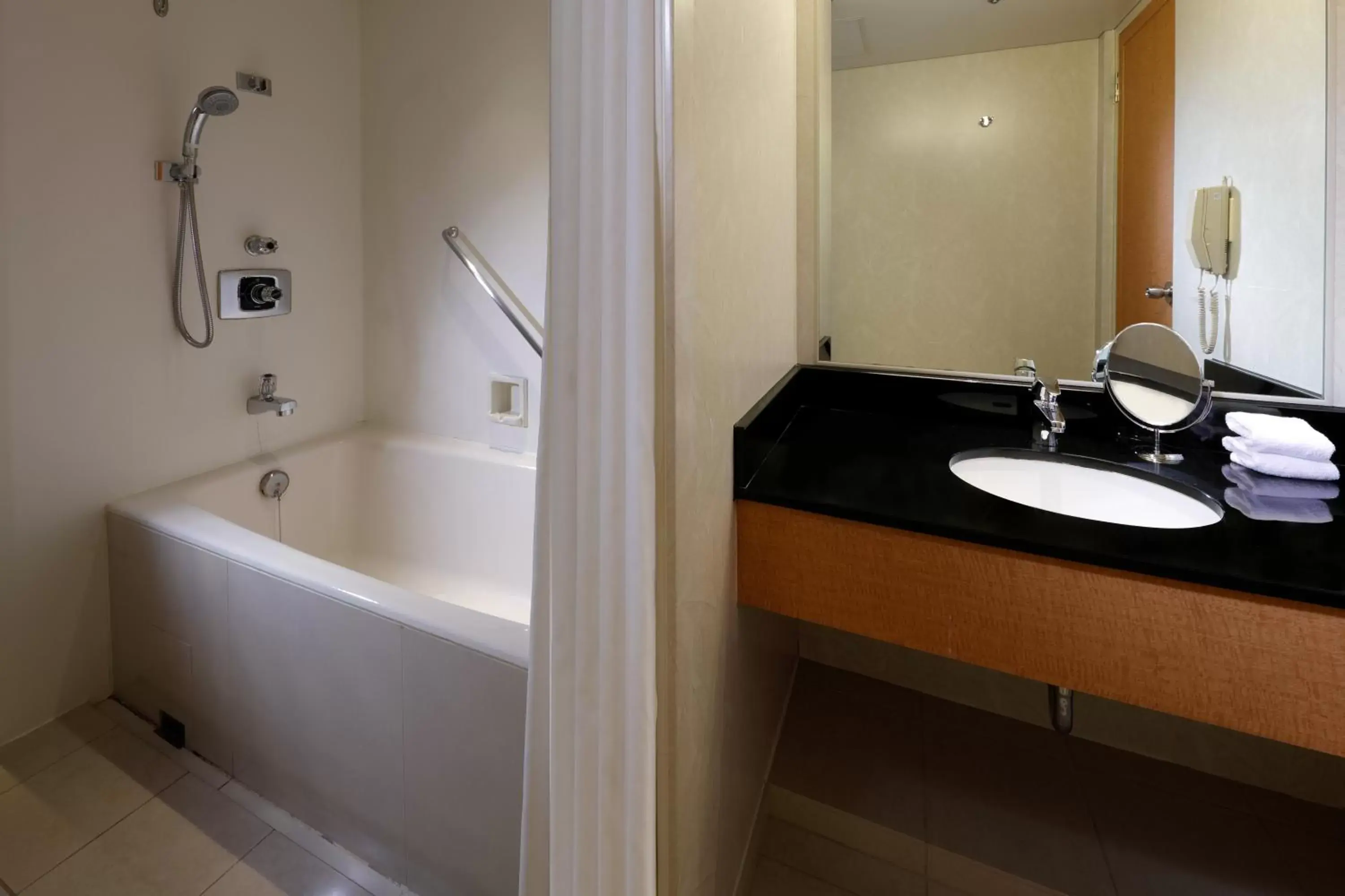 Shower, Bathroom in Sheraton Miyako Hotel Osaka