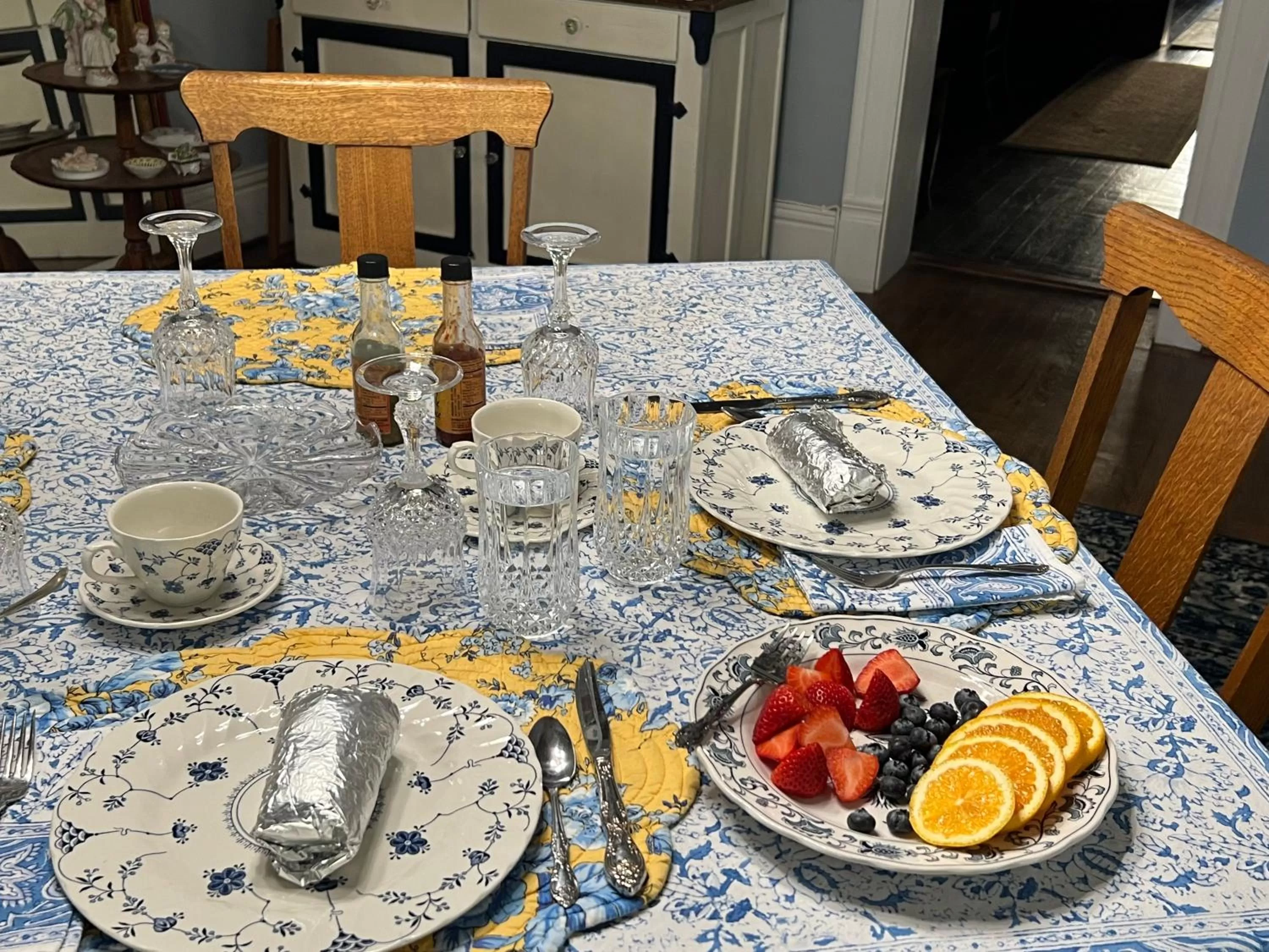 Dining area in Heart's Desire Inn