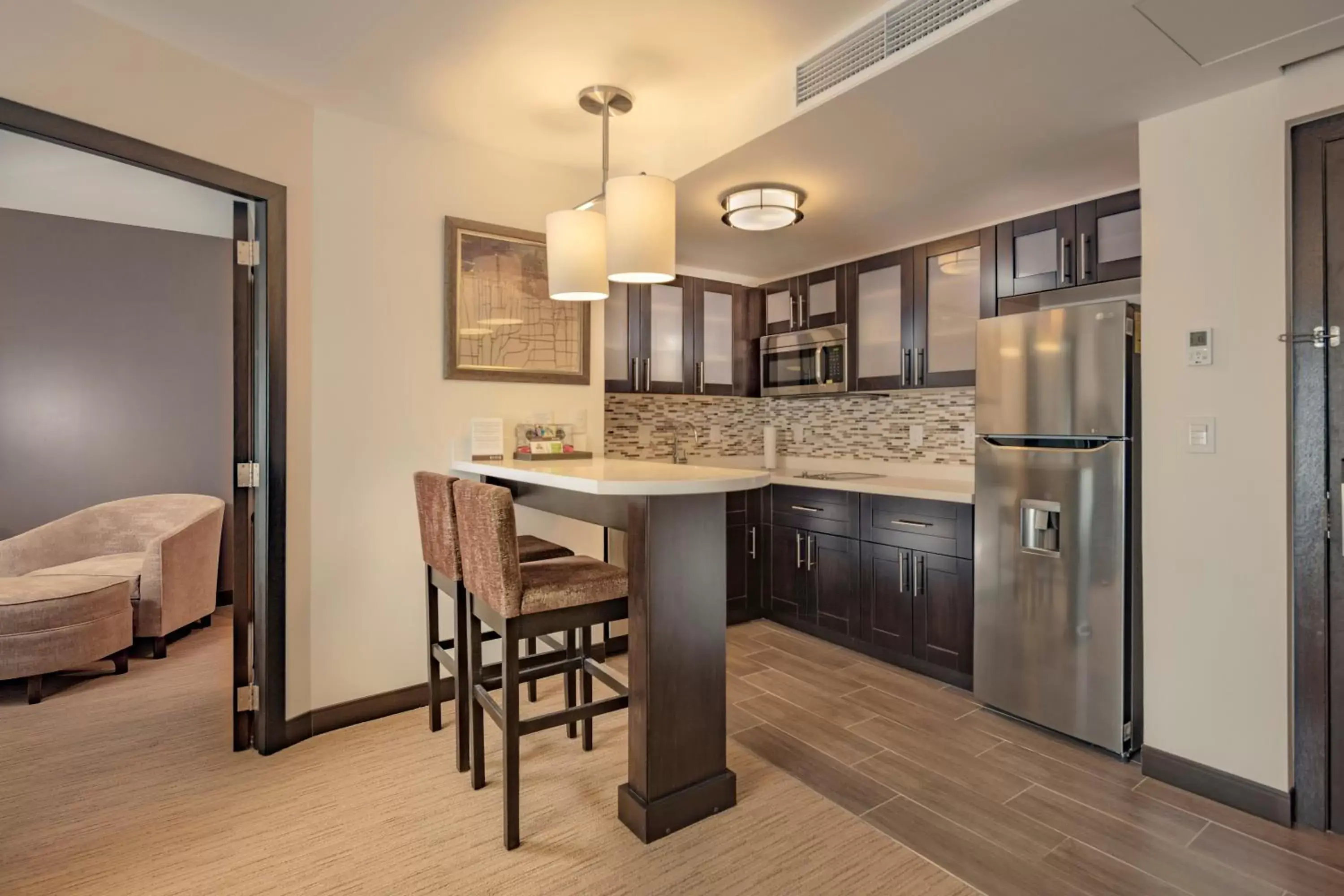 Photo of the whole room, Kitchen/Kitchenette in Staybridge Suites Silao, an IHG Hotel