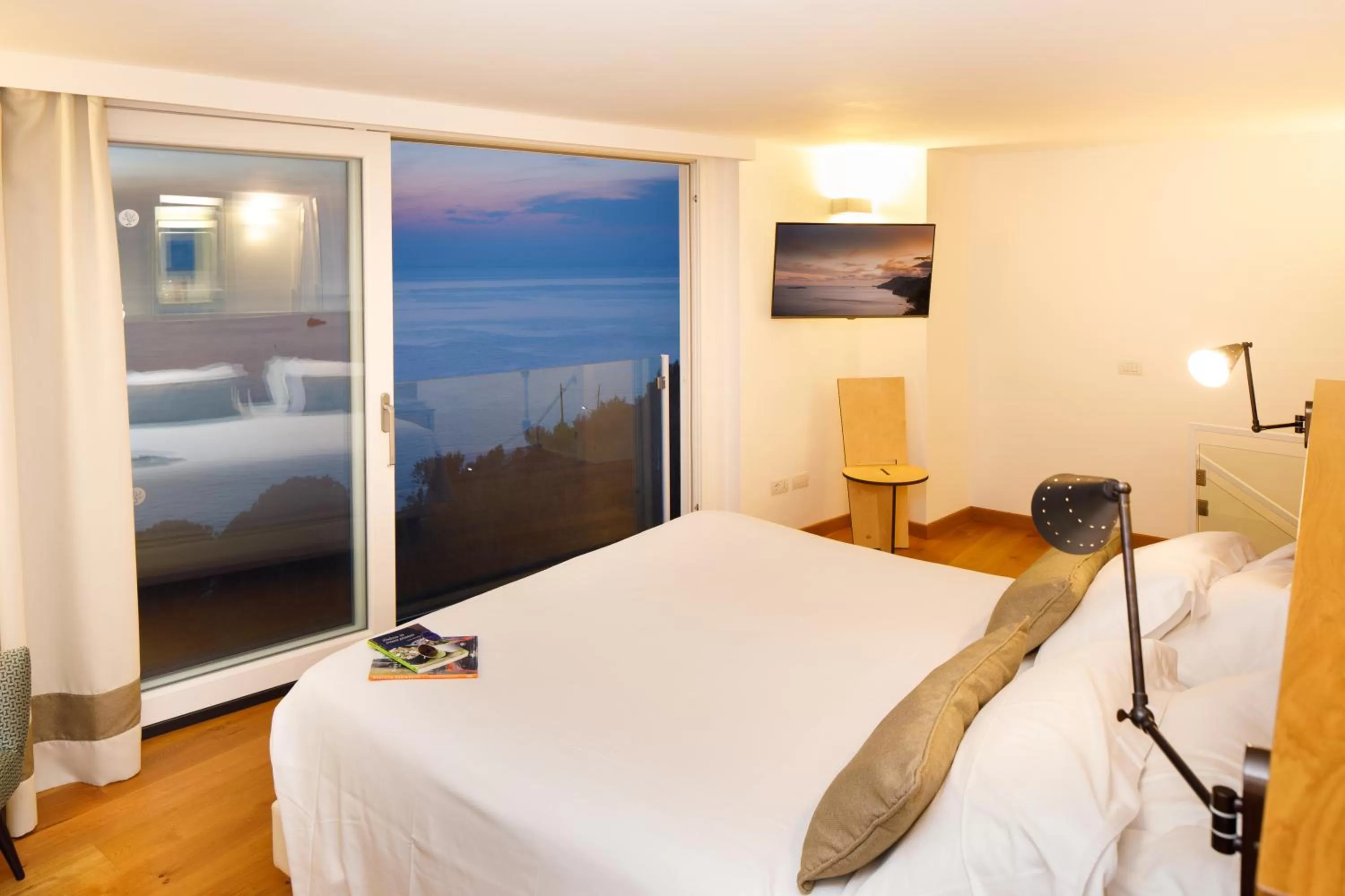 Bed in Villa Fiorella Art Hotel