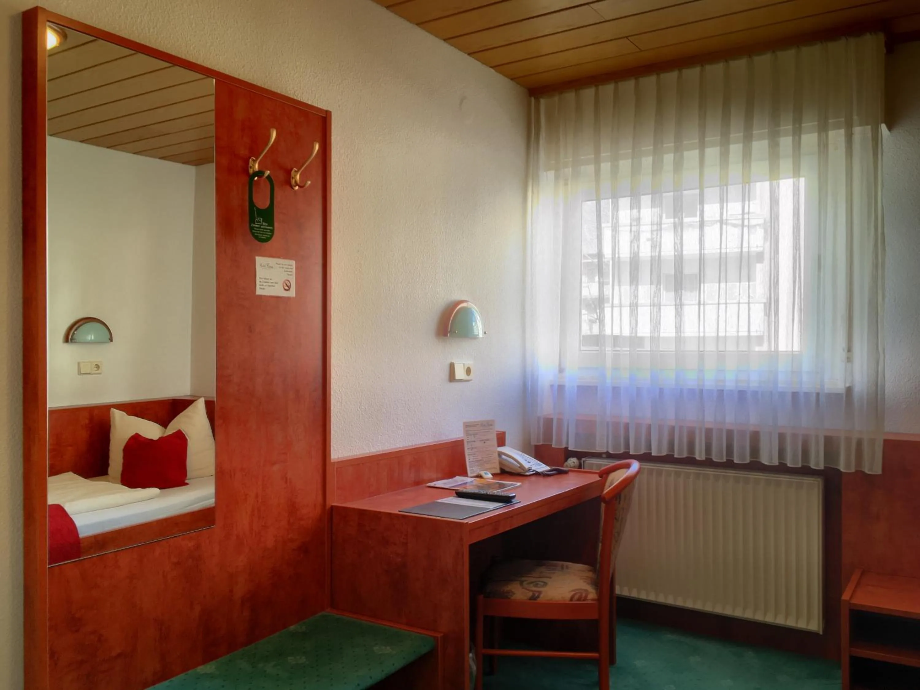 Seating area, Bed in Hotel Hansa