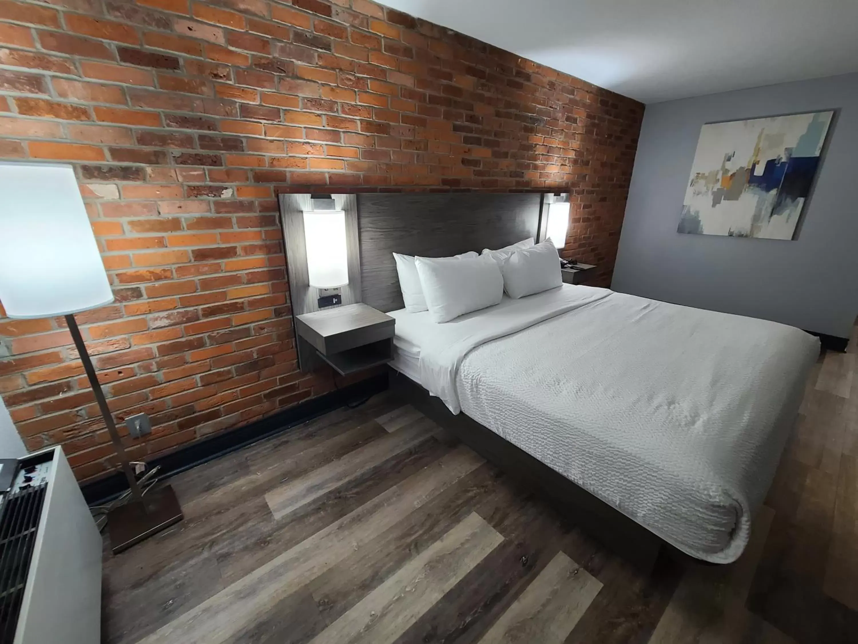 Bed in Travelodge by Wyndham Downtown Barrie