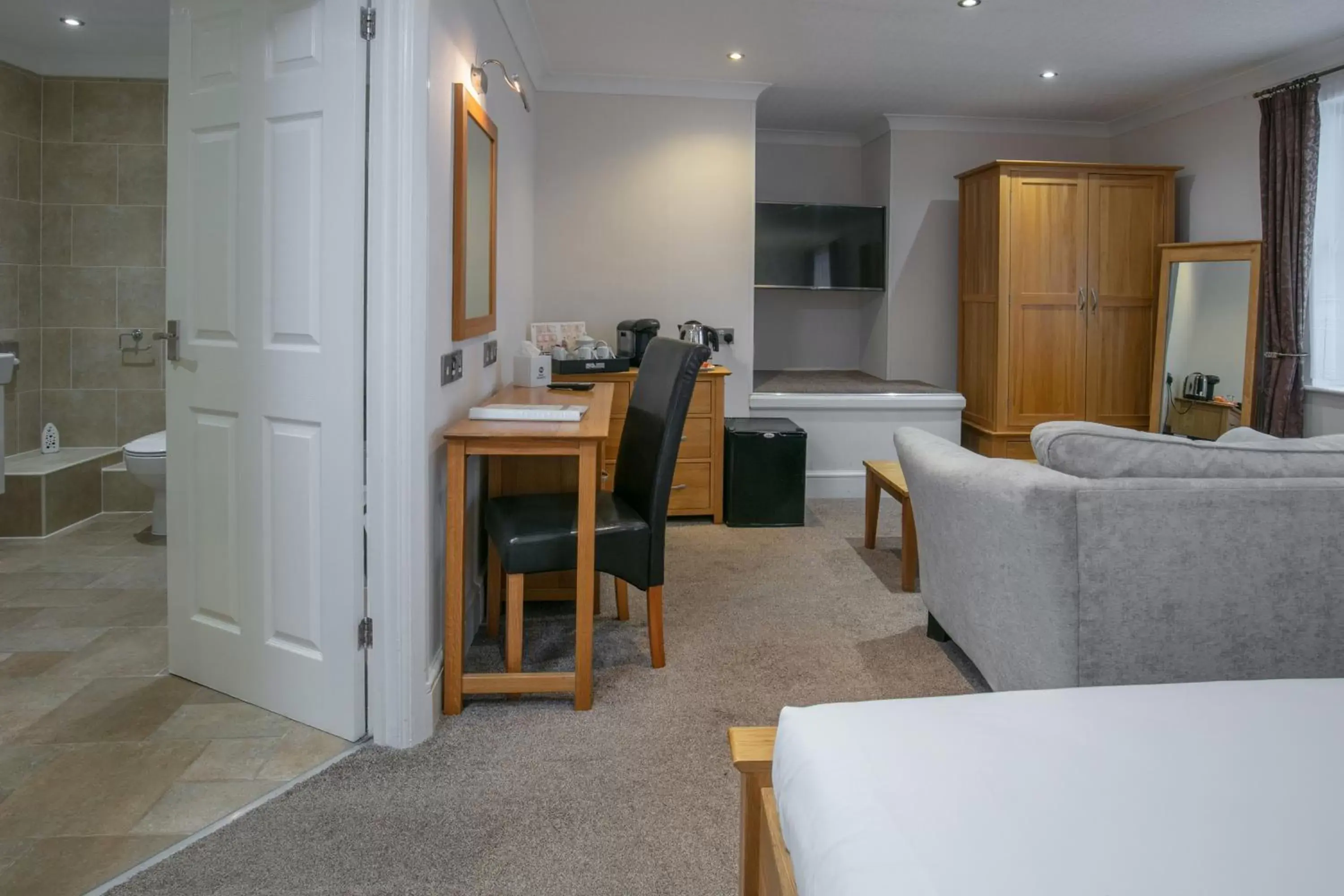 Bathroom, Dining Area in Best Western Lord Haldon Hotel