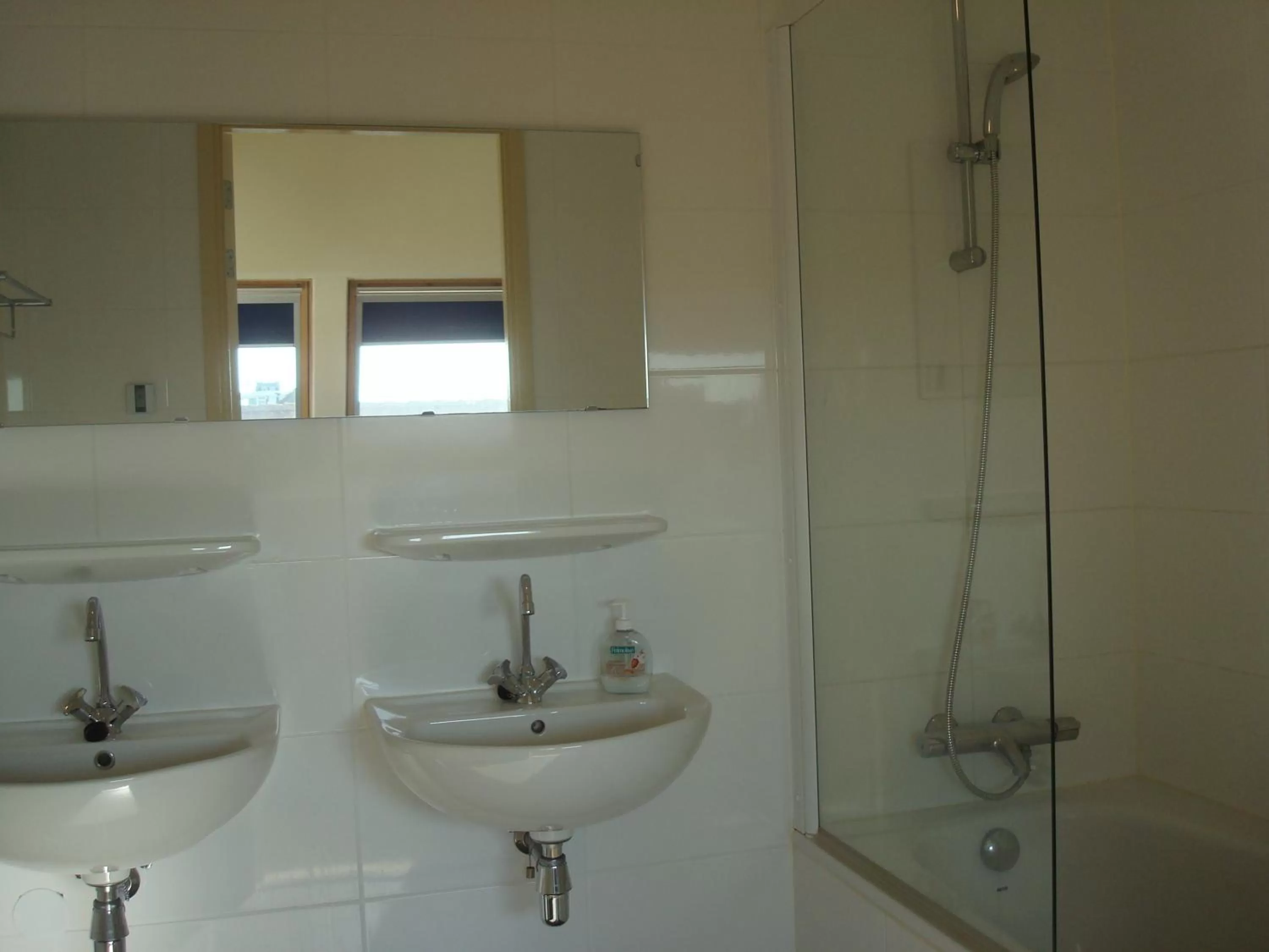 Shower in Hotel Rasch