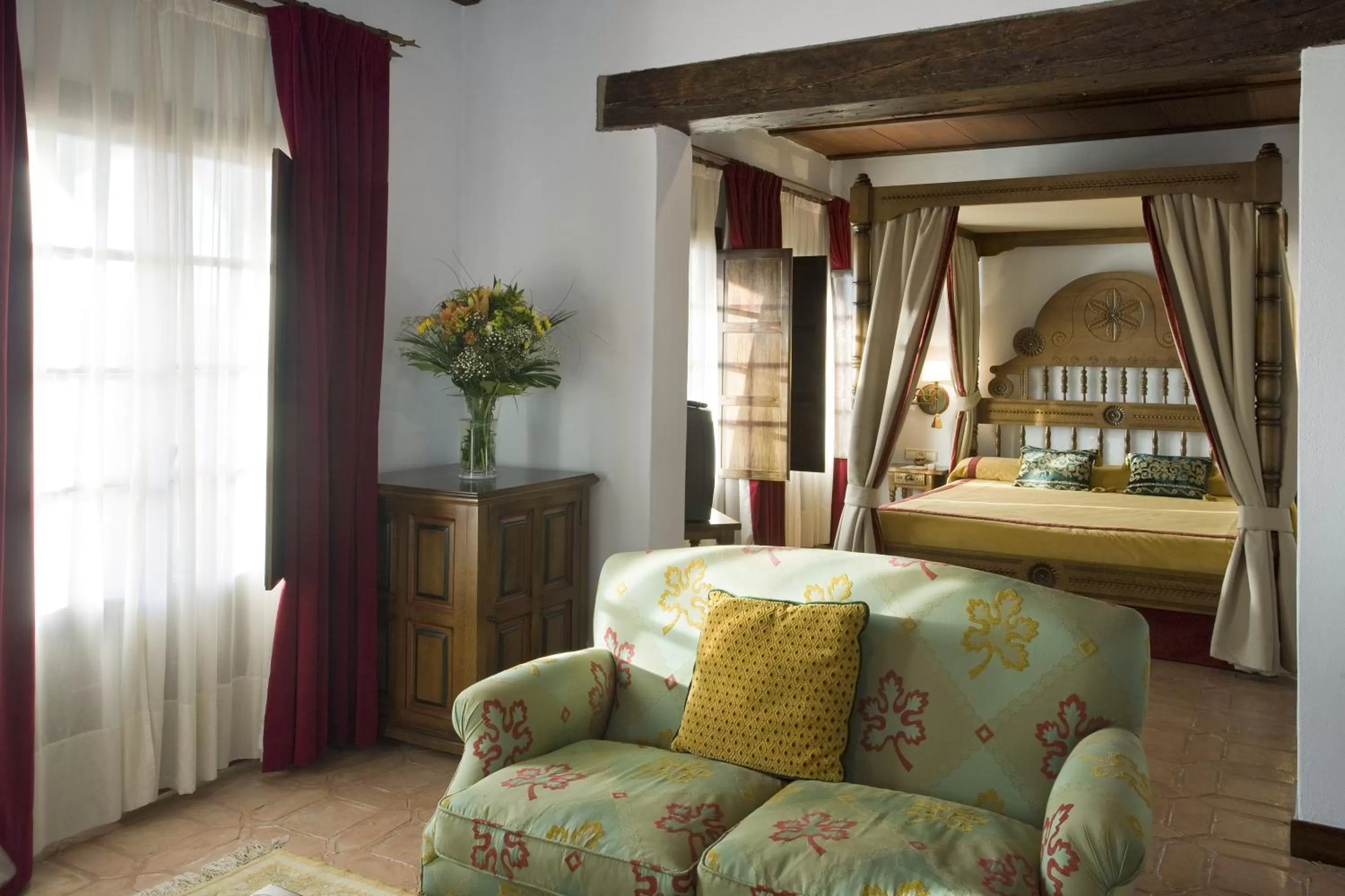 Photo of the whole room, Bed in Parador de Plasencia
