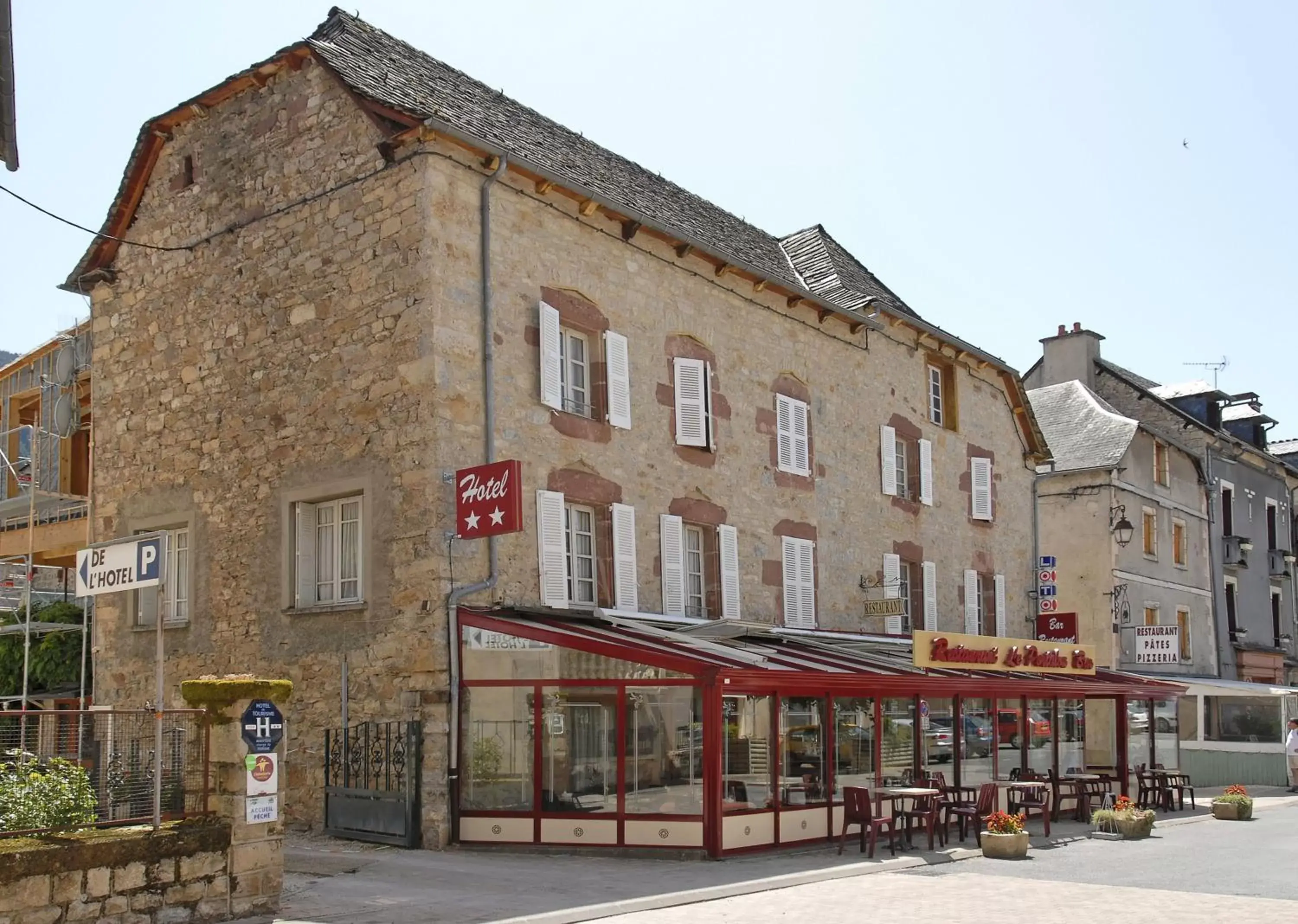 Property Building in Hôtel Le Portalou