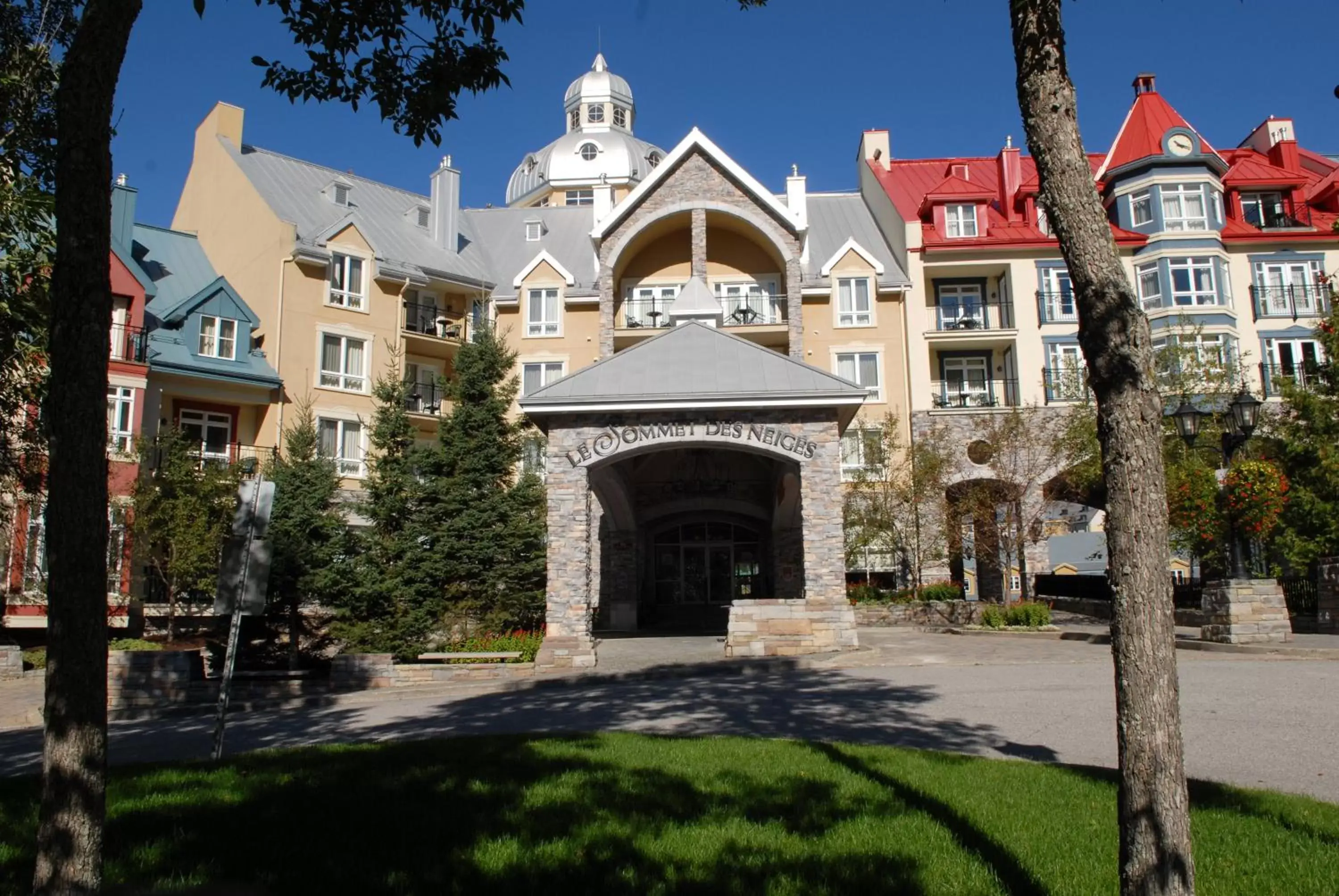 Facade/entrance, Property Building in Sommet Des Neiges