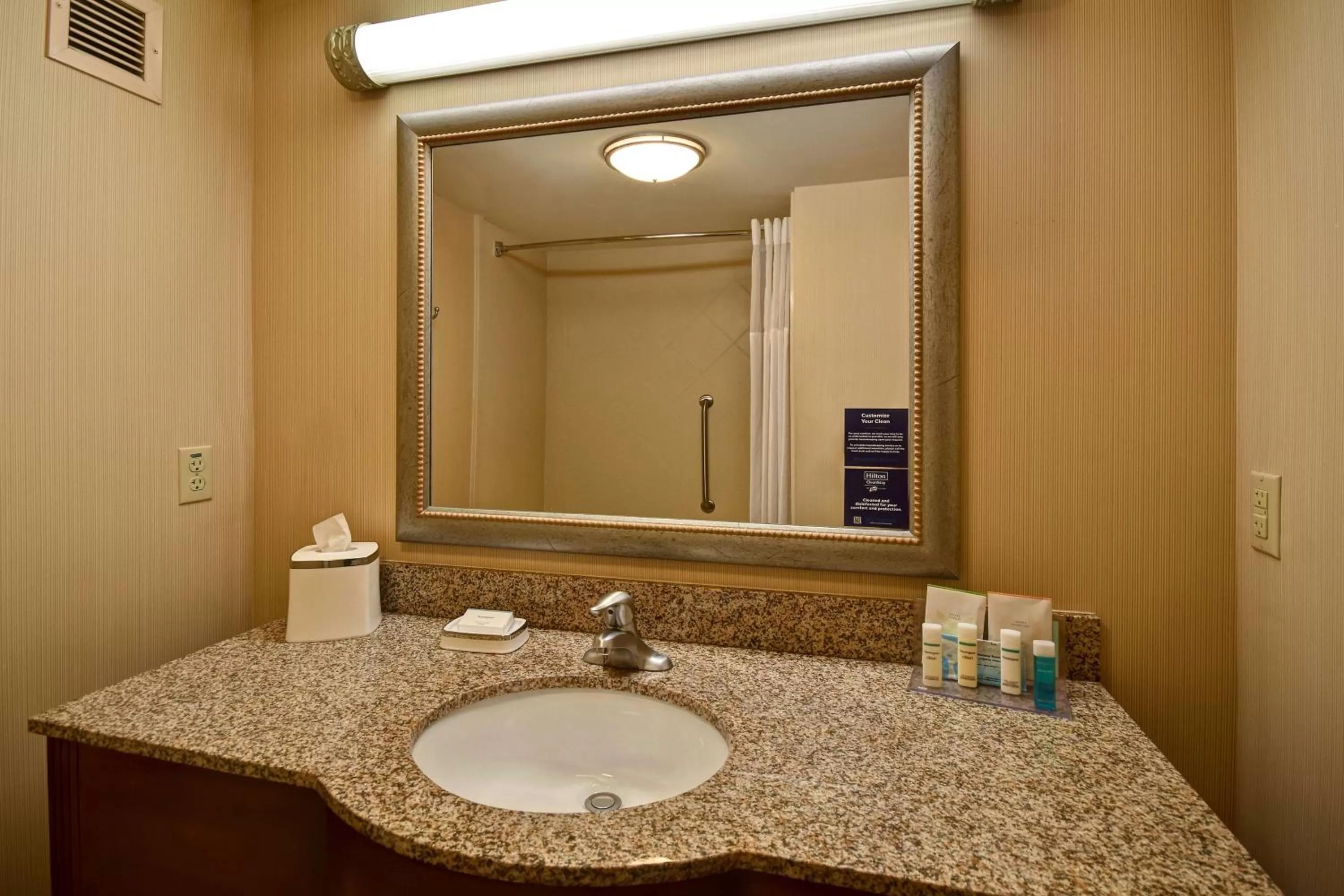 Bathroom in Hampton Inn Rutland/Killington