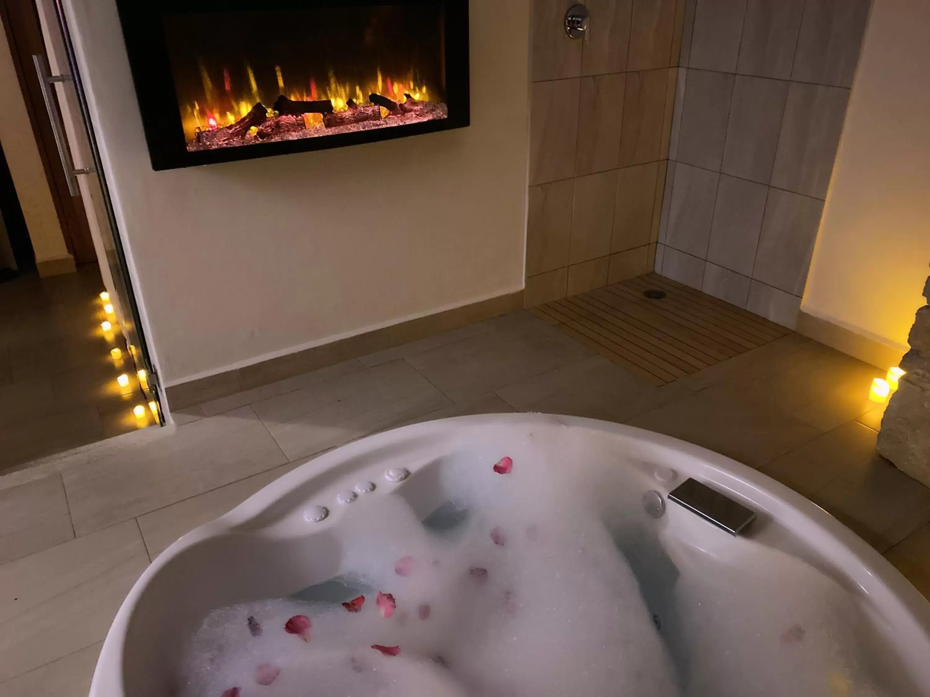 Hot Tub in Hotel Villa Murano