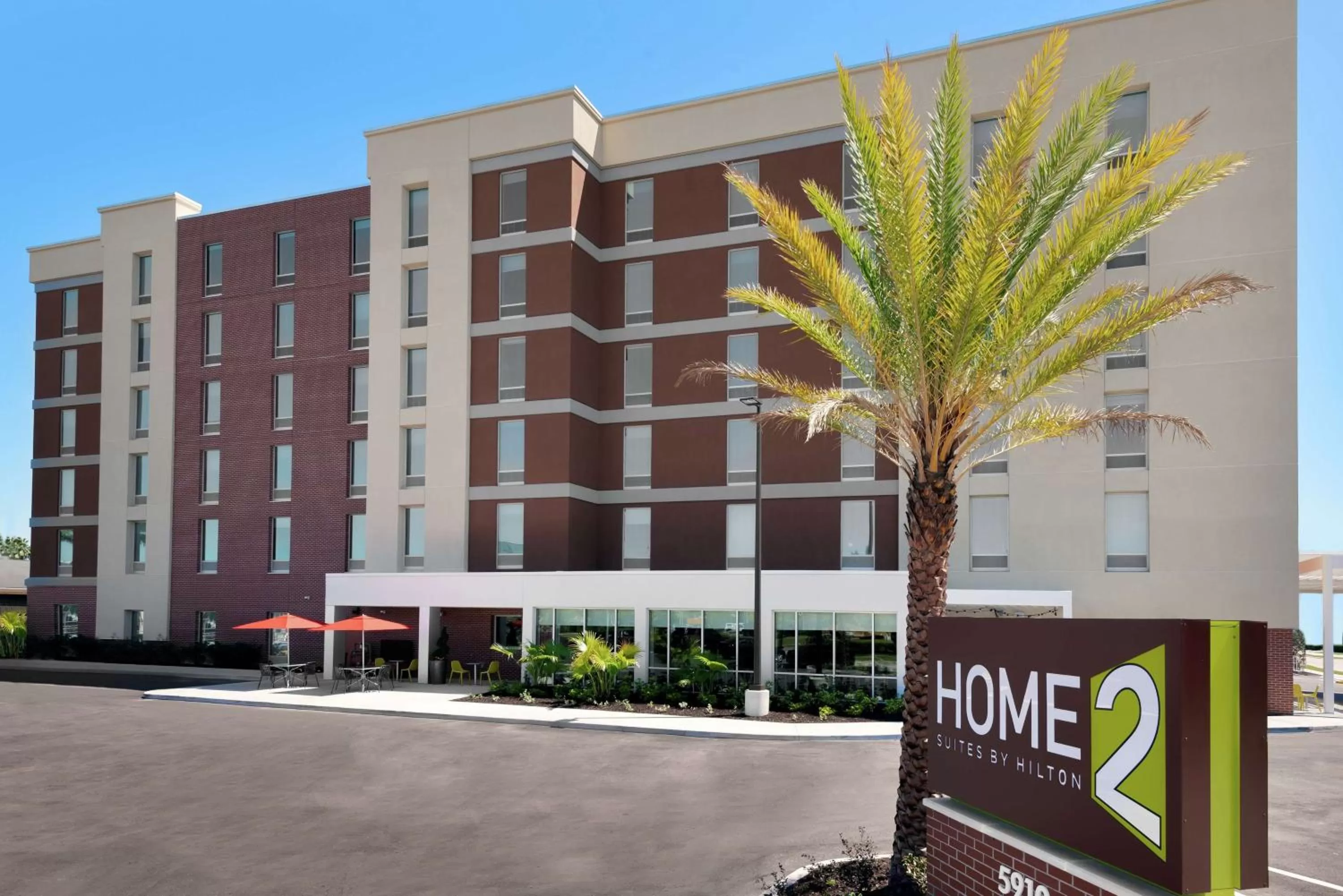 Property building in Home2 Suites By Hilton Orlando Near Universal