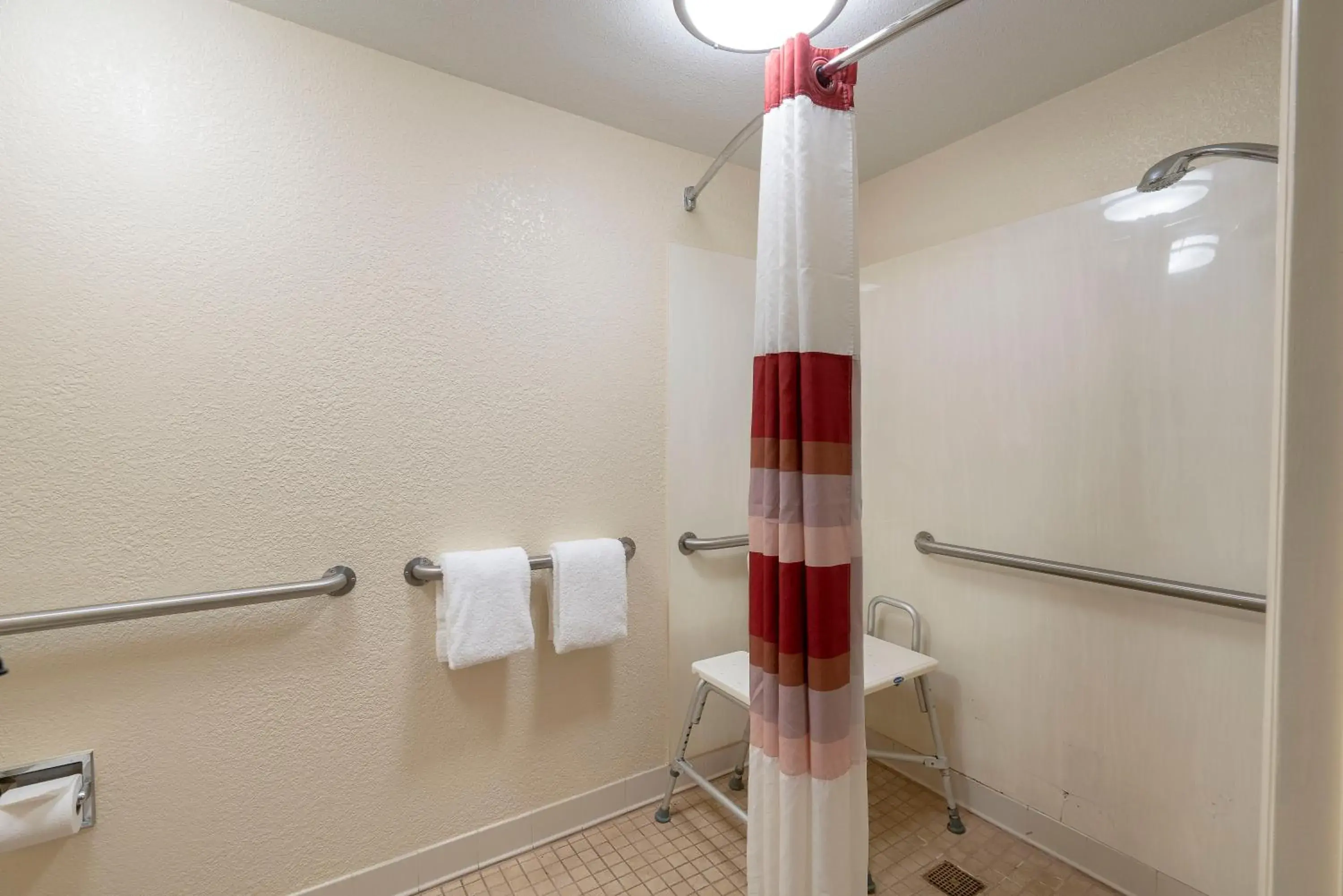 Photo of the whole room, Bathroom in Red Roof Inn Harrisburg - Hershey