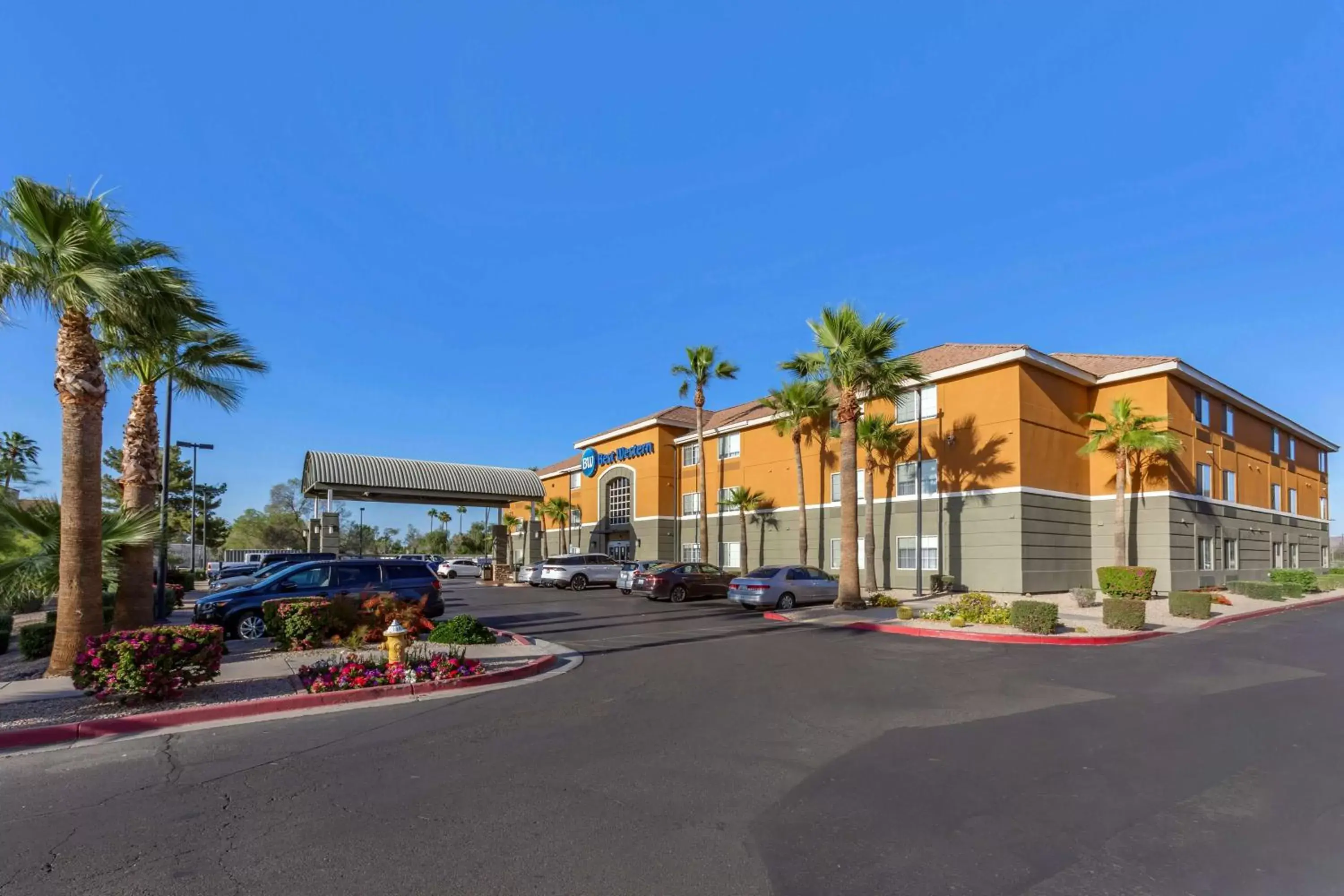 Property Building in Best Western North Phoenix Hotel