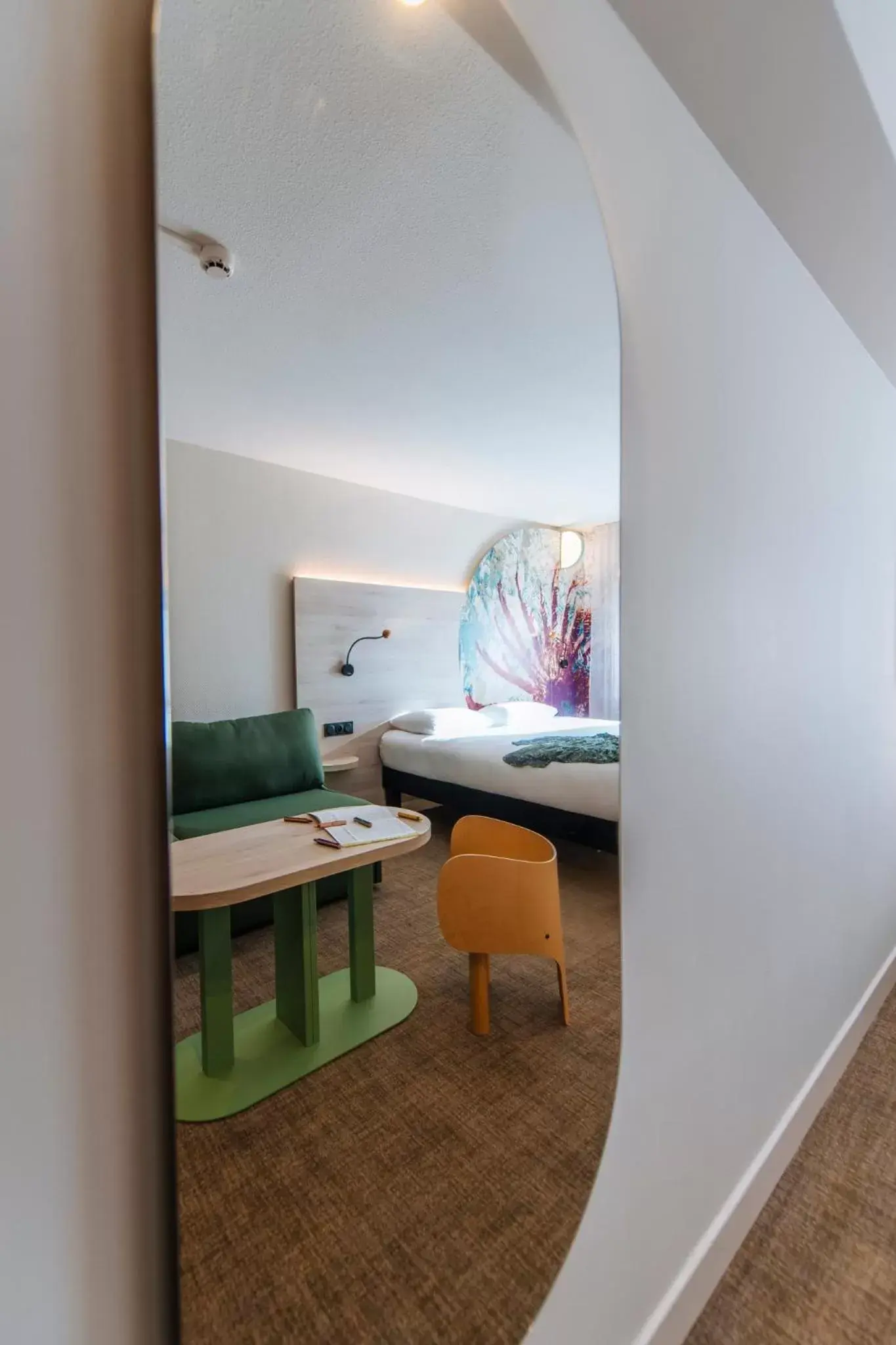Bedroom, TV/Entertainment Center in ibis Styles Antibes