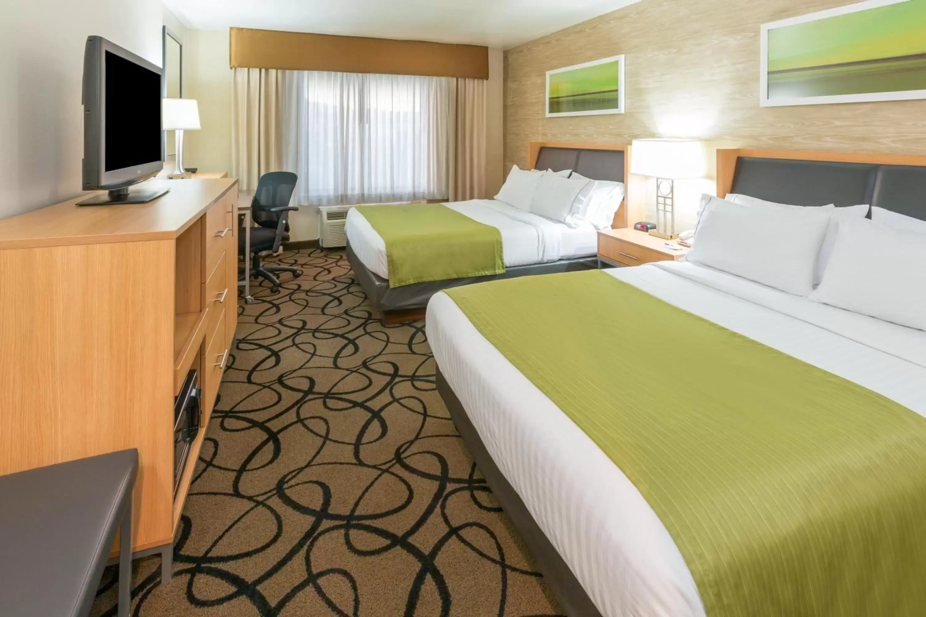 Photo of the whole room, Bed in Holiday Inn Express Hotel and Suites - Henderson, an IHG Hotel