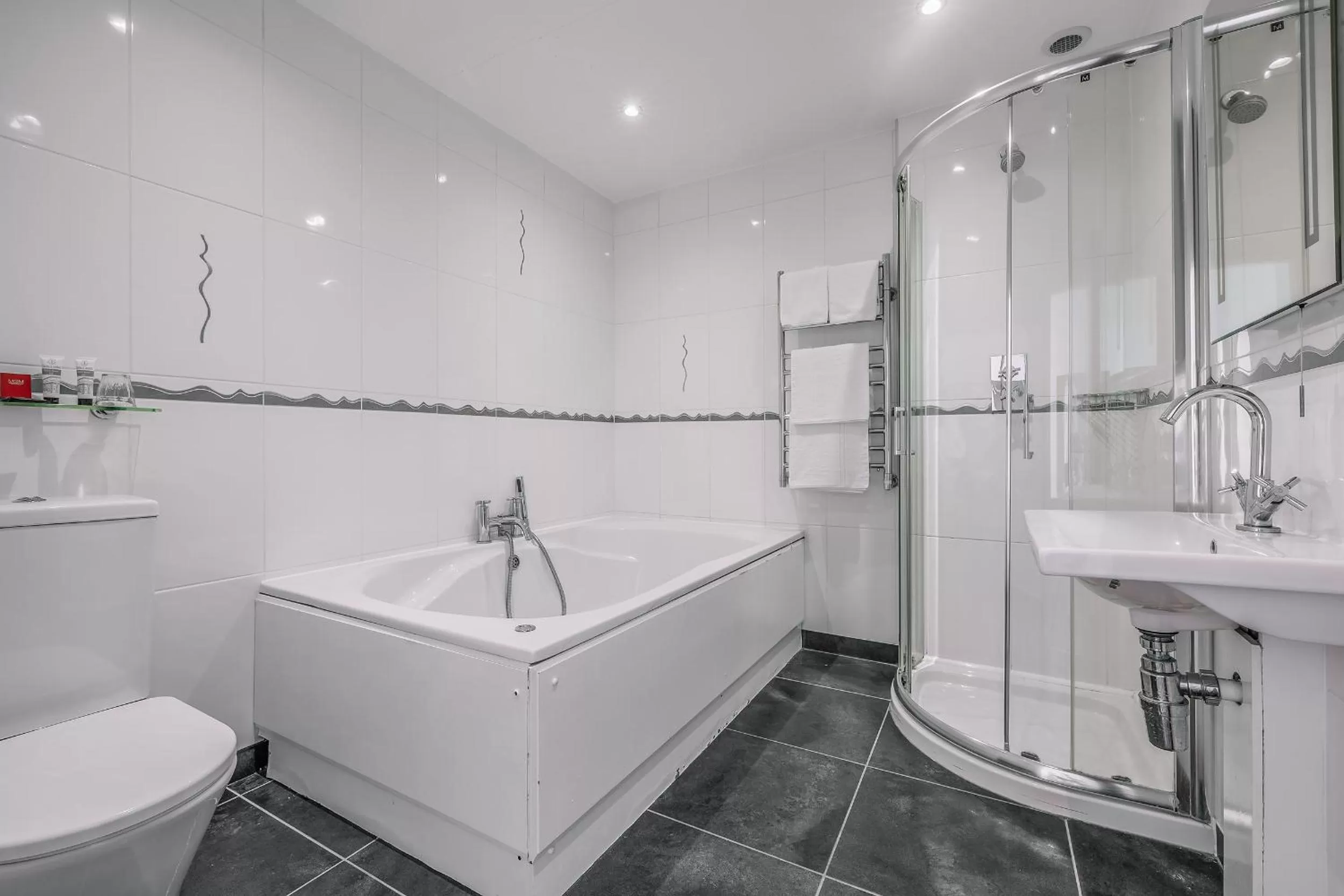 Bathroom in Muthu Westcliff Hotel (Near London Southend Airport)