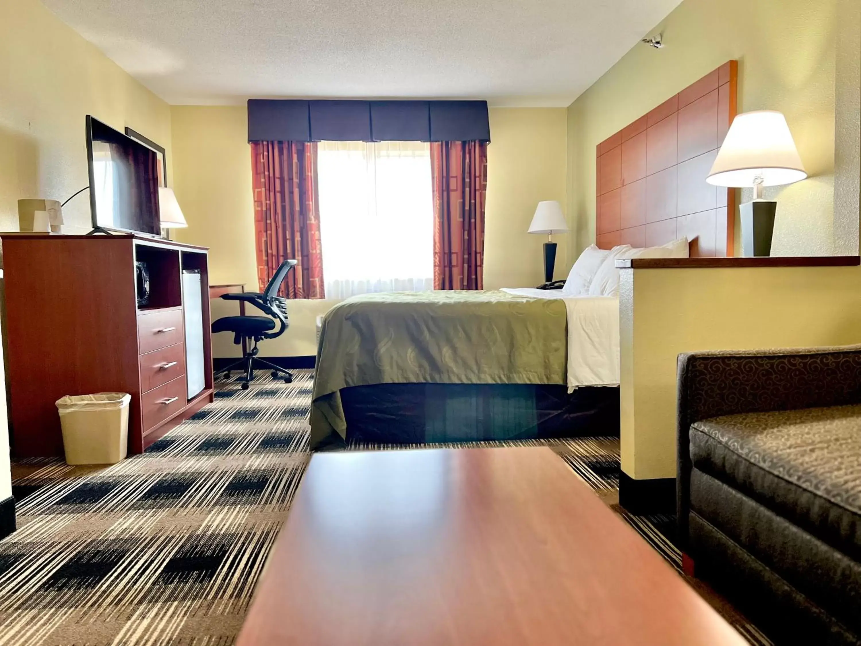 TV and multimedia, Bed in Quality Inn & Suites