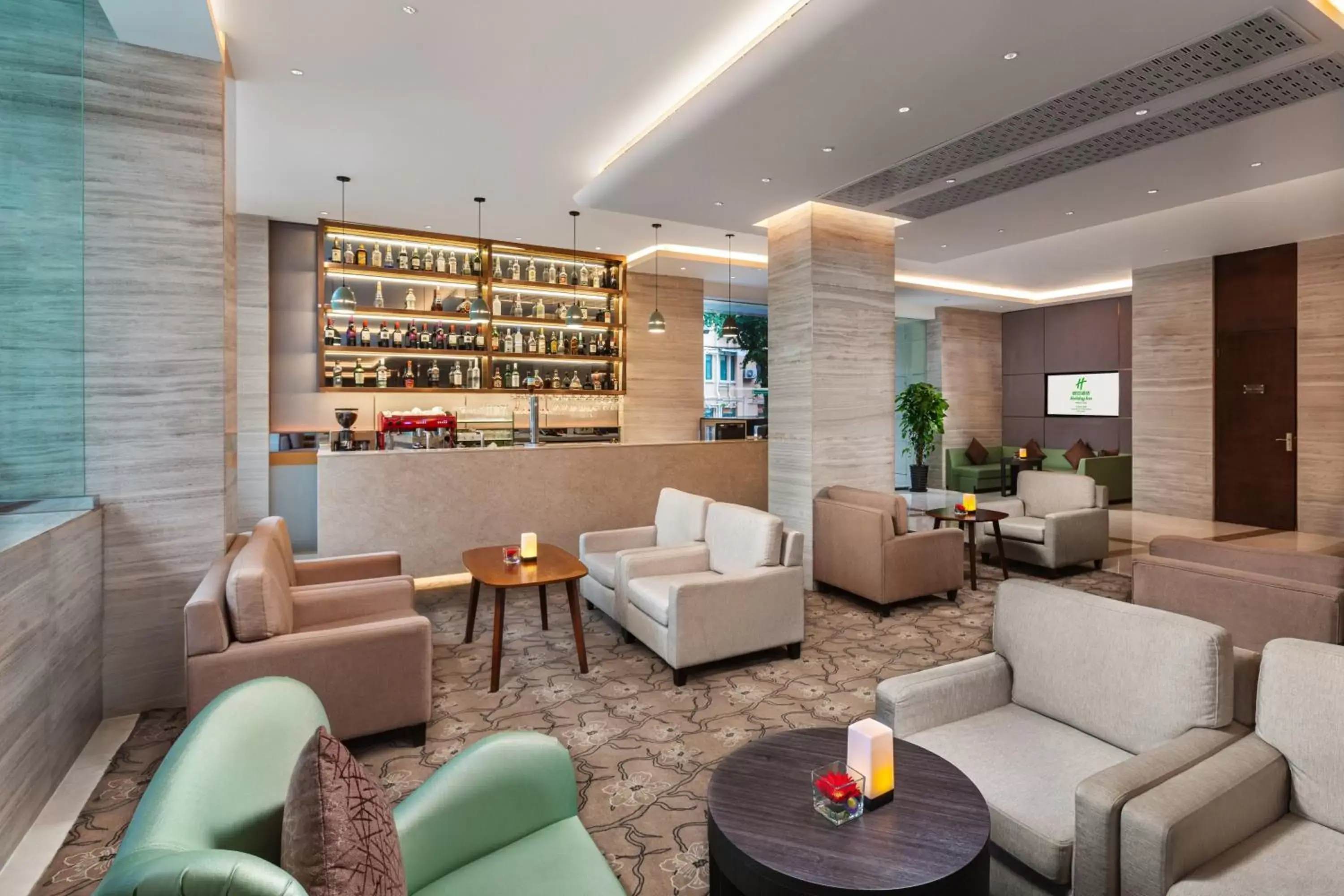 Lounge or bar, Lounge/Bar in Holiday Inn Shanghai Hongqiao Central, an IHG Hotel