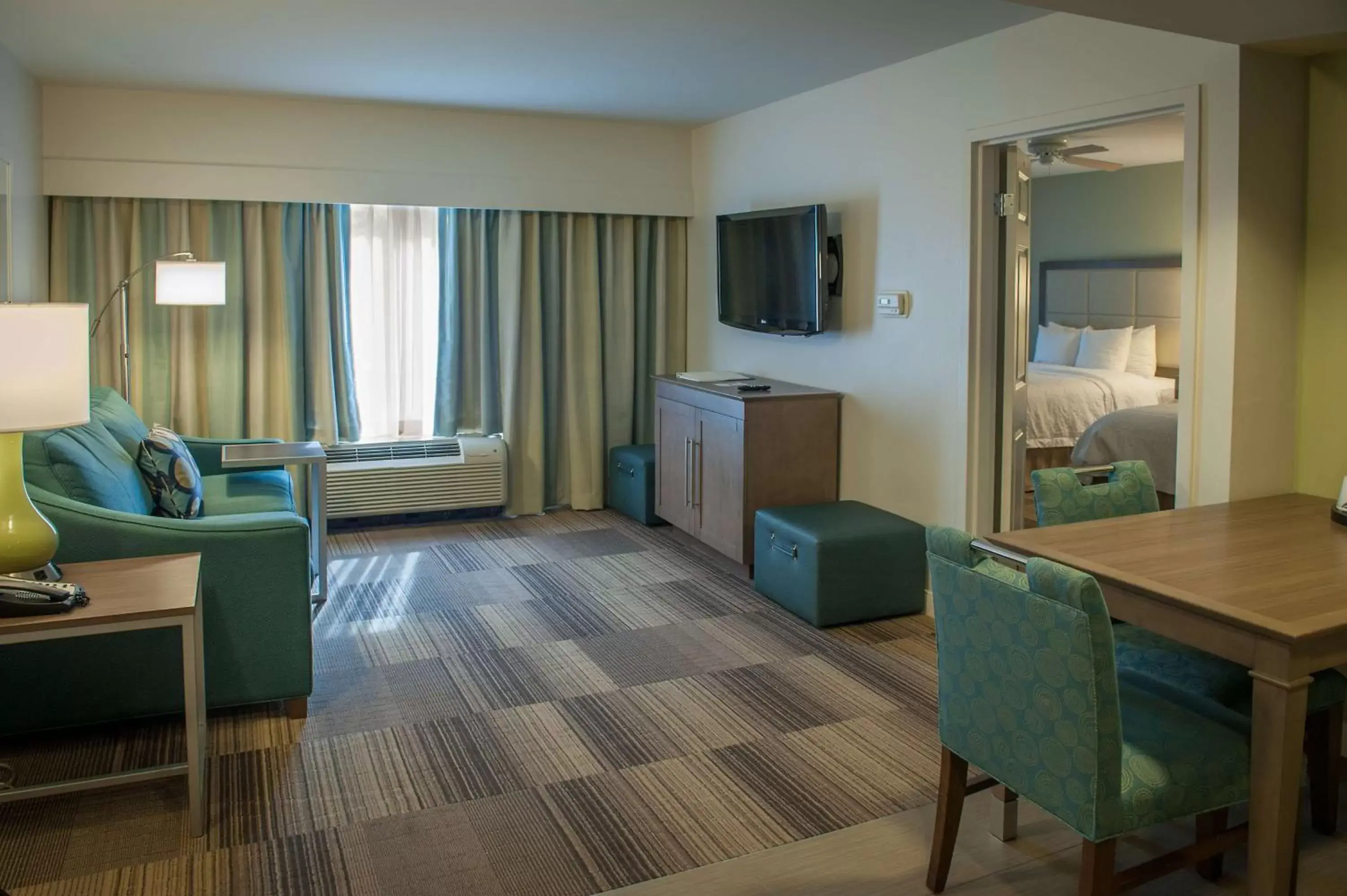 Bed, Seating Area in Hampton Inn & Suites New Orleans/Elmwood