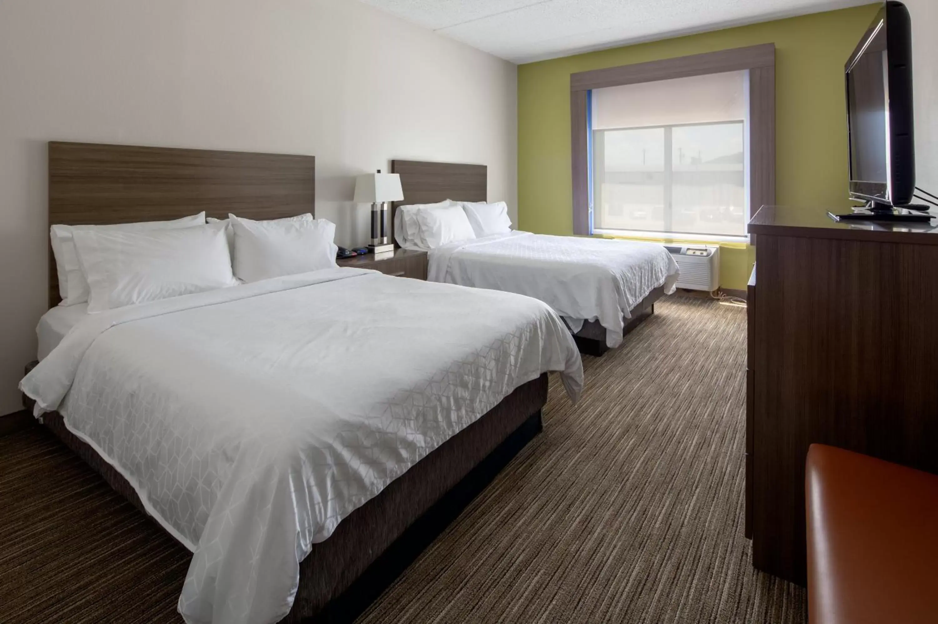 Queen Room with Two Queen Beds in Holiday Inn Express Hotel & Suites Chattanooga-Lookout Mountain, an IHG Hotel Queen Room with Two Queen Beds in Holiday Inn Express Hotel & Suites Chattanooga-Lookout Mountain, an IHG Hotel
