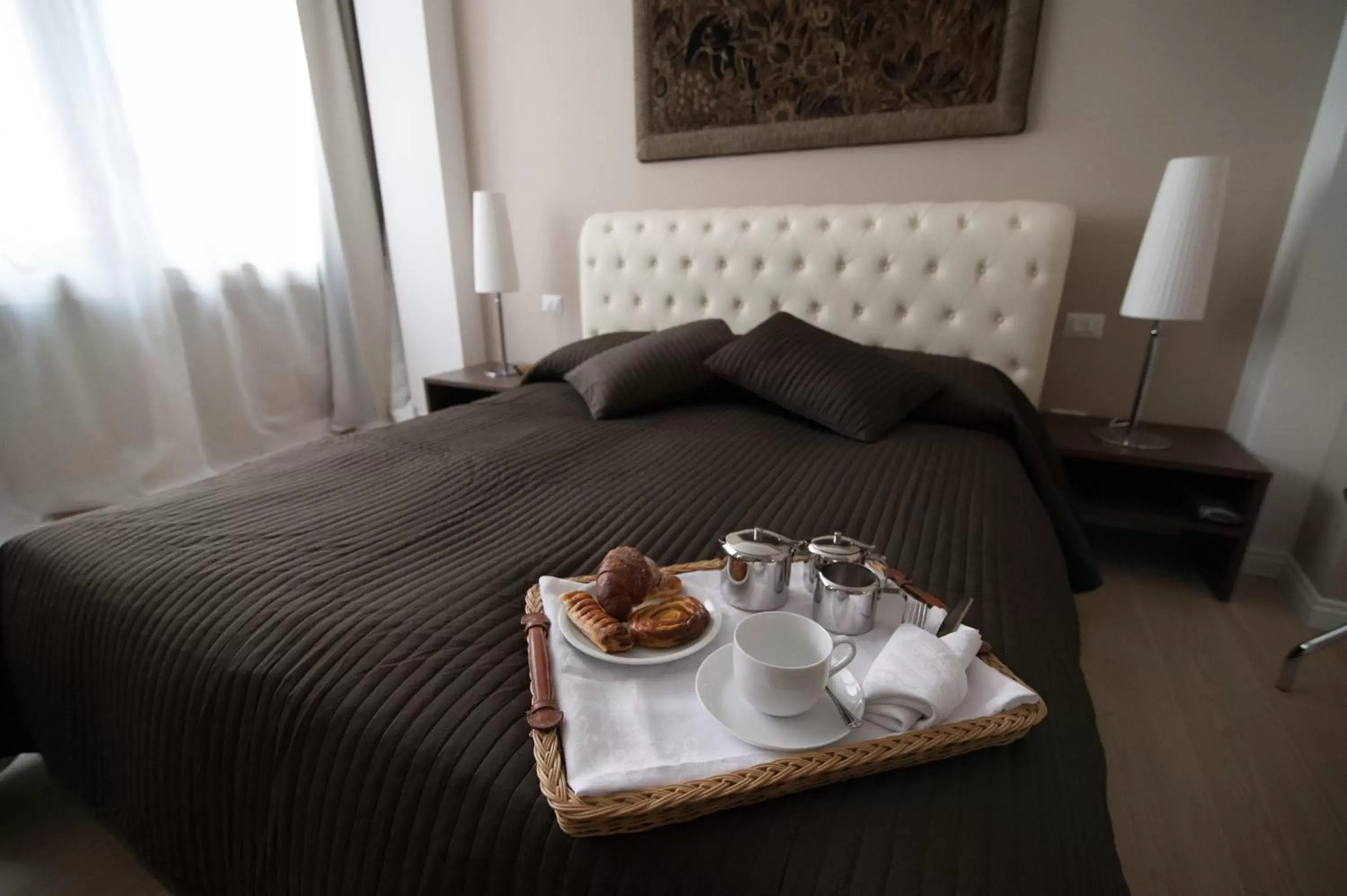 Breakfast, Bed in Les Suites Bari B&B
