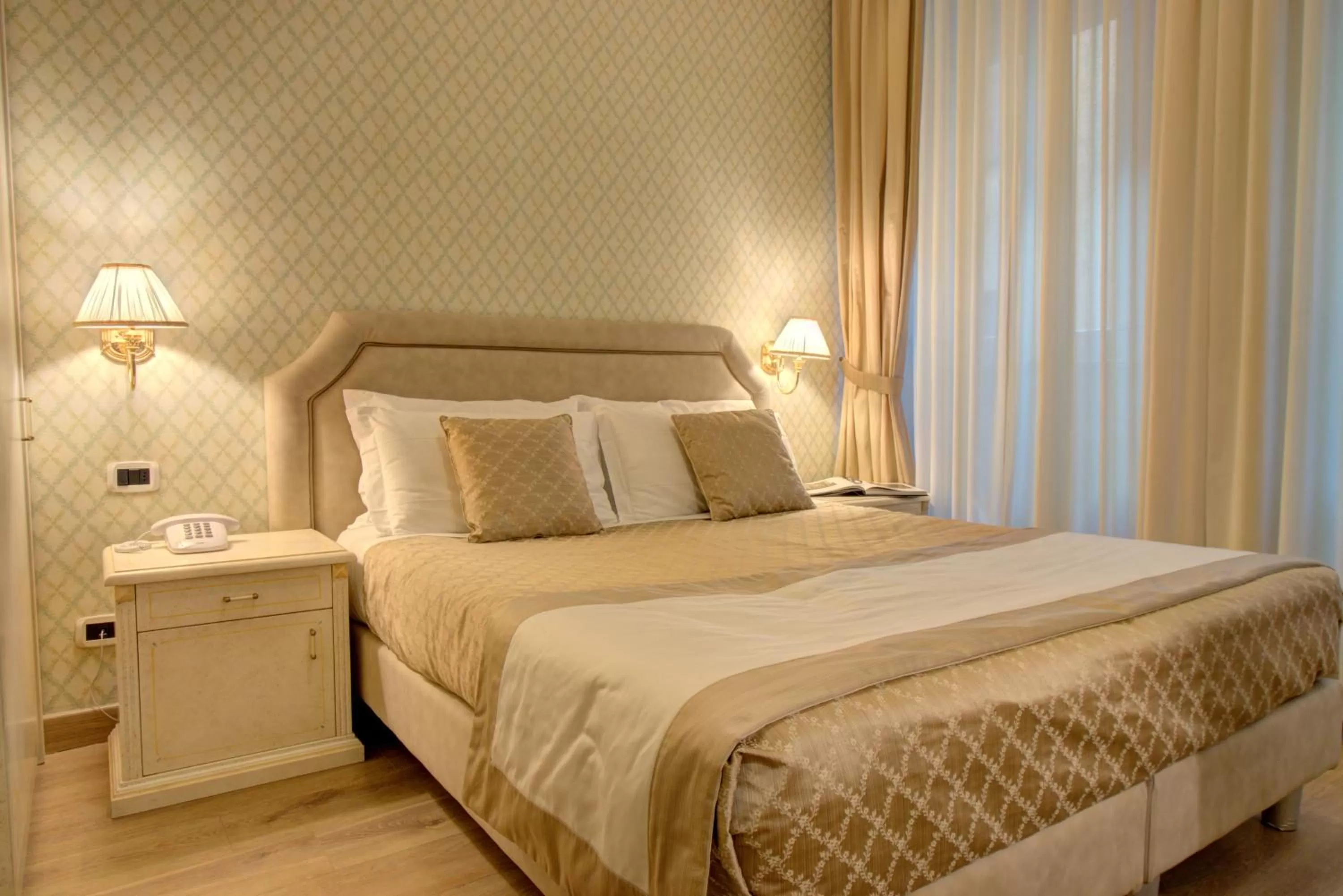 Bedroom, Bed in Hotel La Locanda