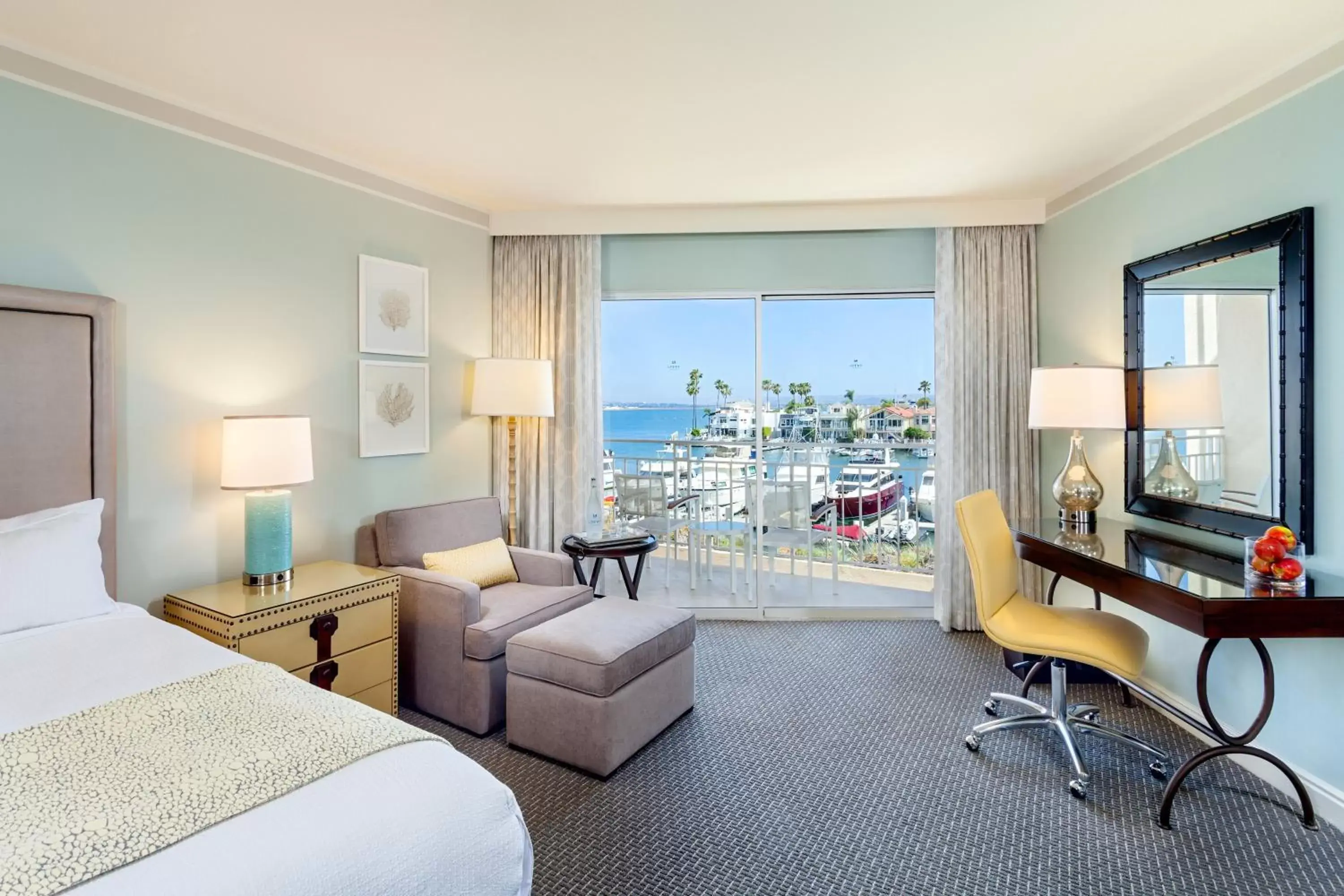 Photo of the whole room, Seating Area in Loews Coronado Bay Resort