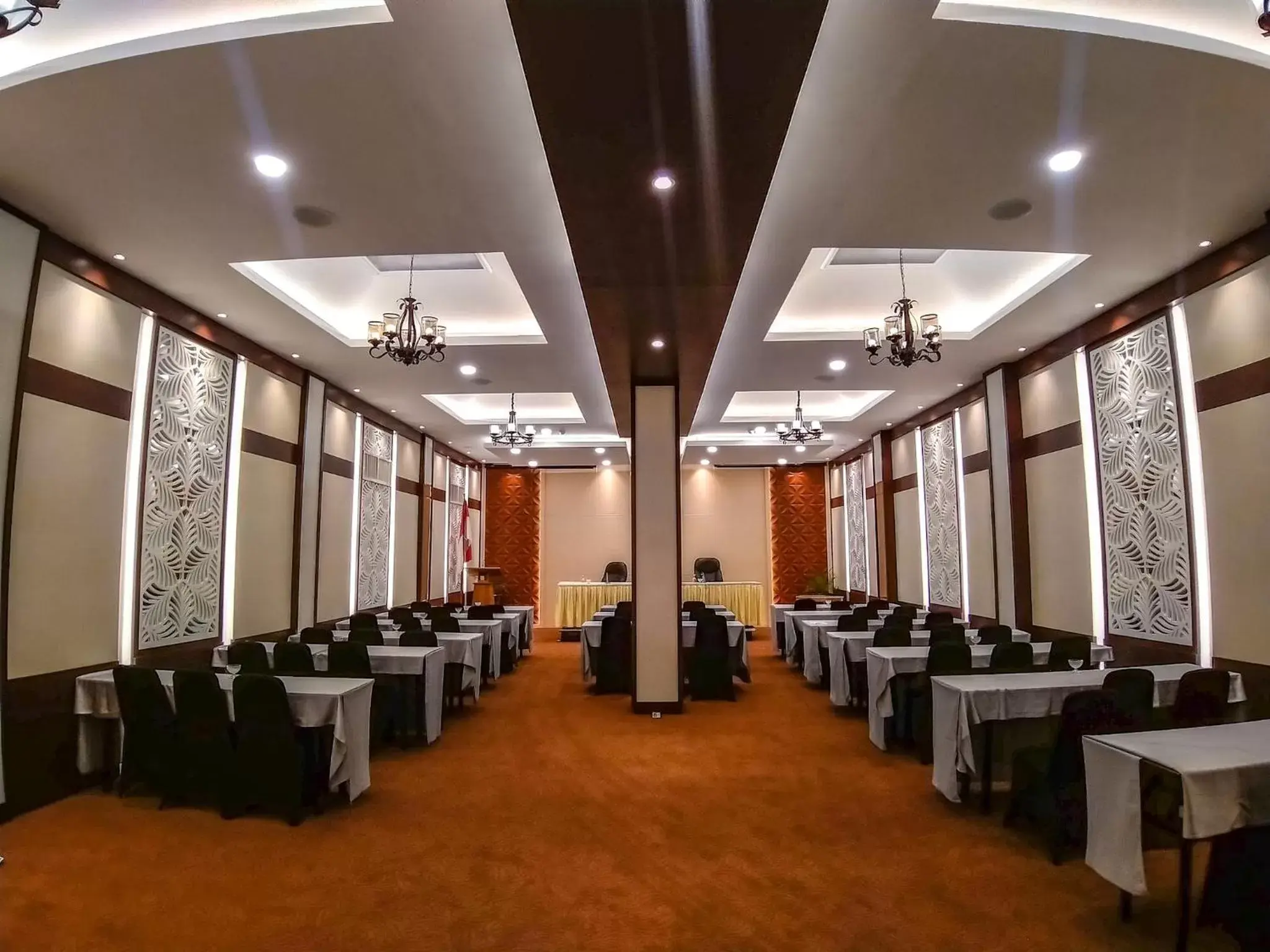 Meeting/conference room, Restaurant/Places to Eat in Grand Inna Tunjungan