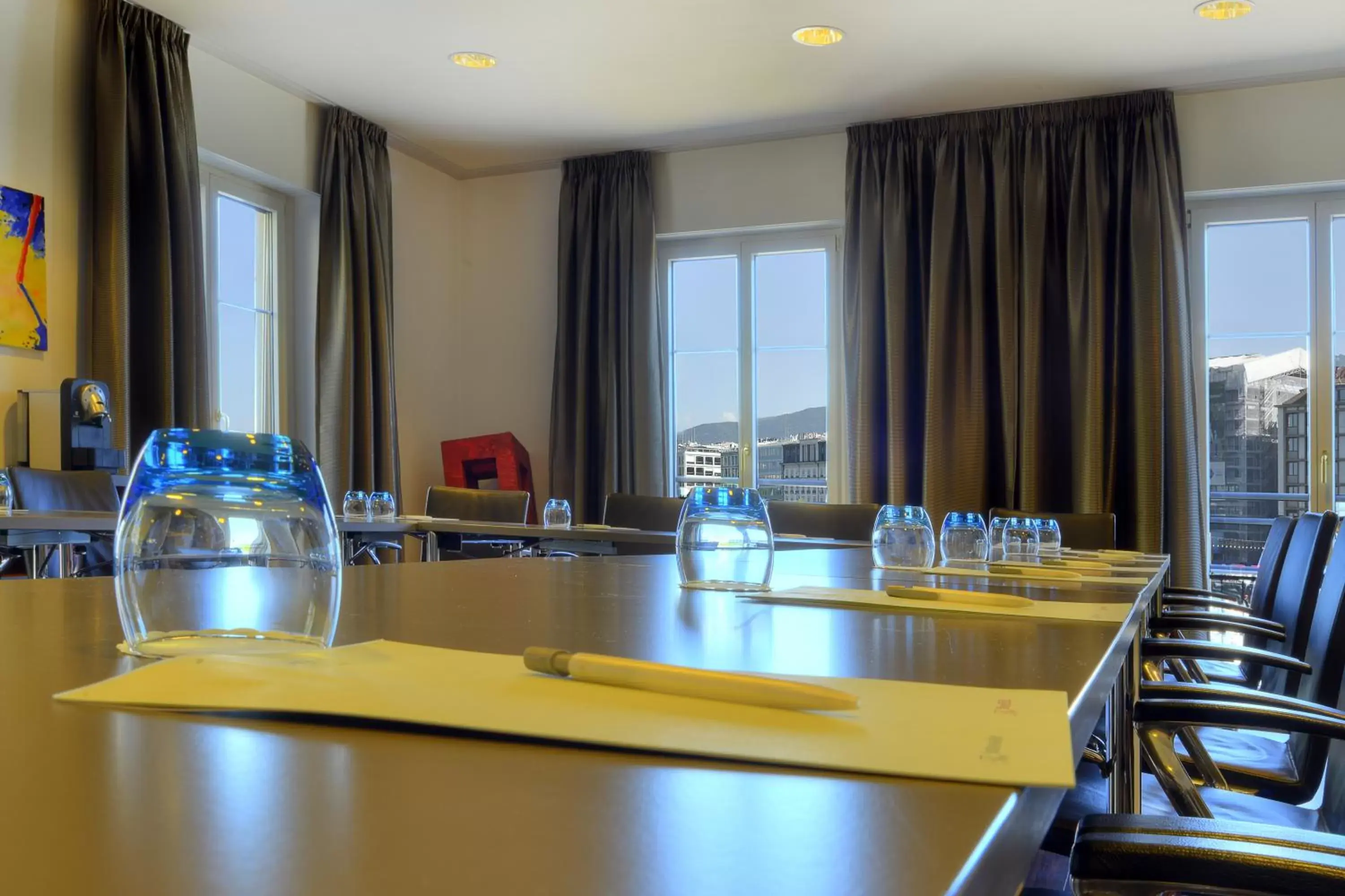 Business facilities in The Ambassador
