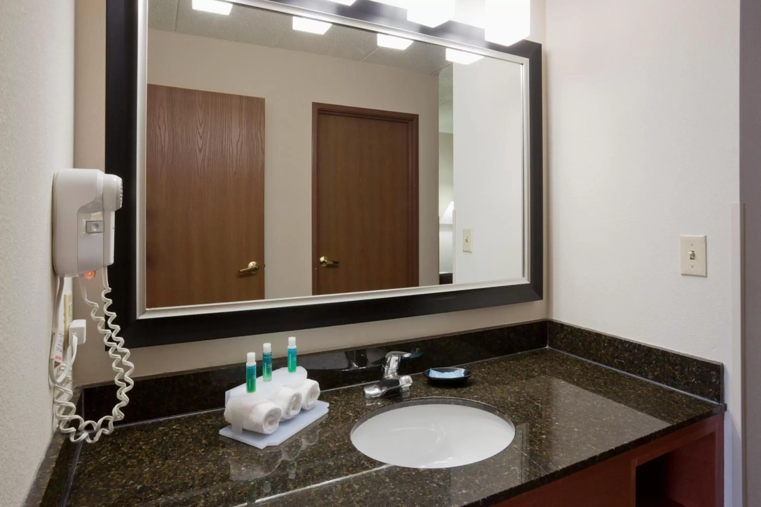 Photo of the whole room, Bathroom in Holiday Inn Express & Suites Bloomington West, an IHG Hotel