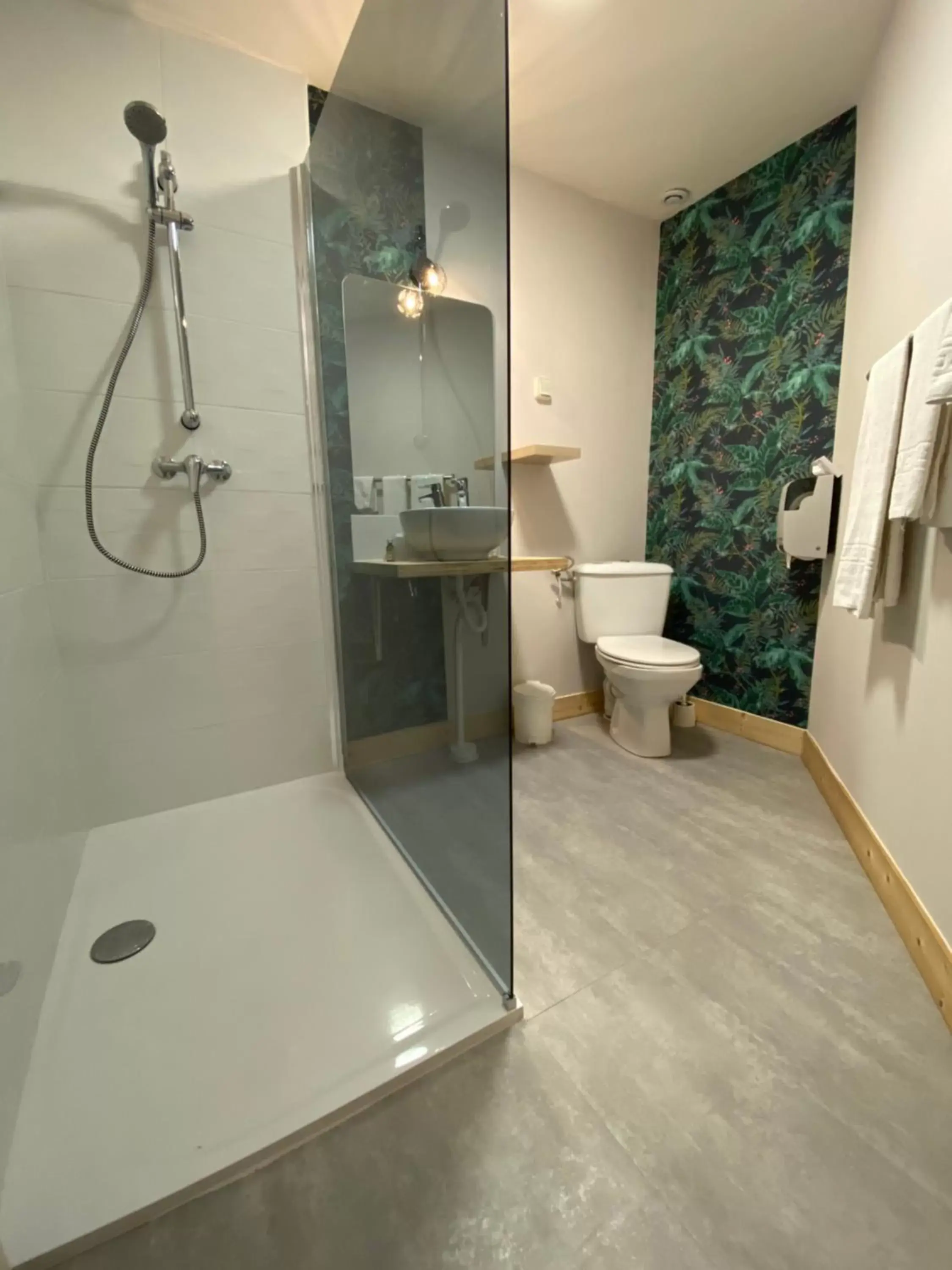 Bathroom in Hôtel Restaurant de l'Ecu