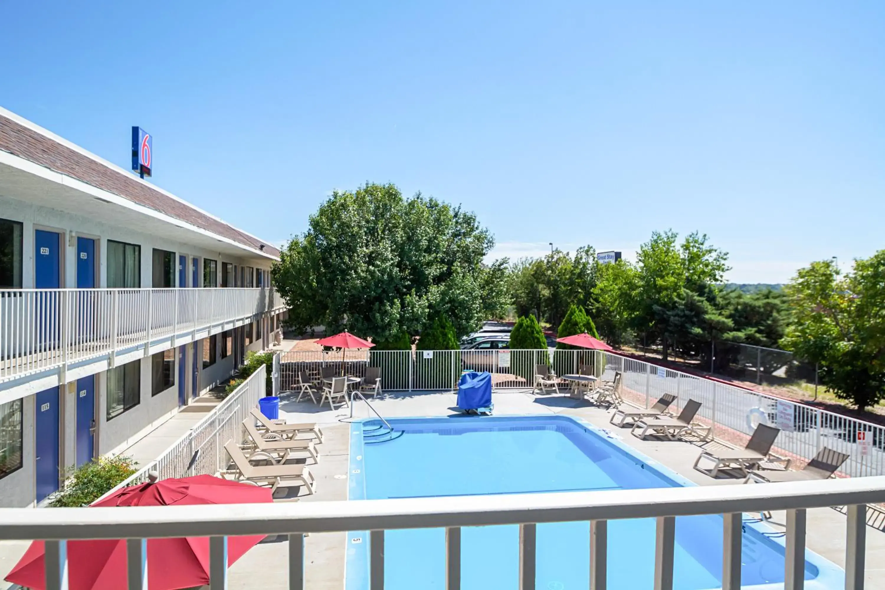 Swimming pool, Balcony/Terrace in Motel 6-Pueblo, CO - I-25