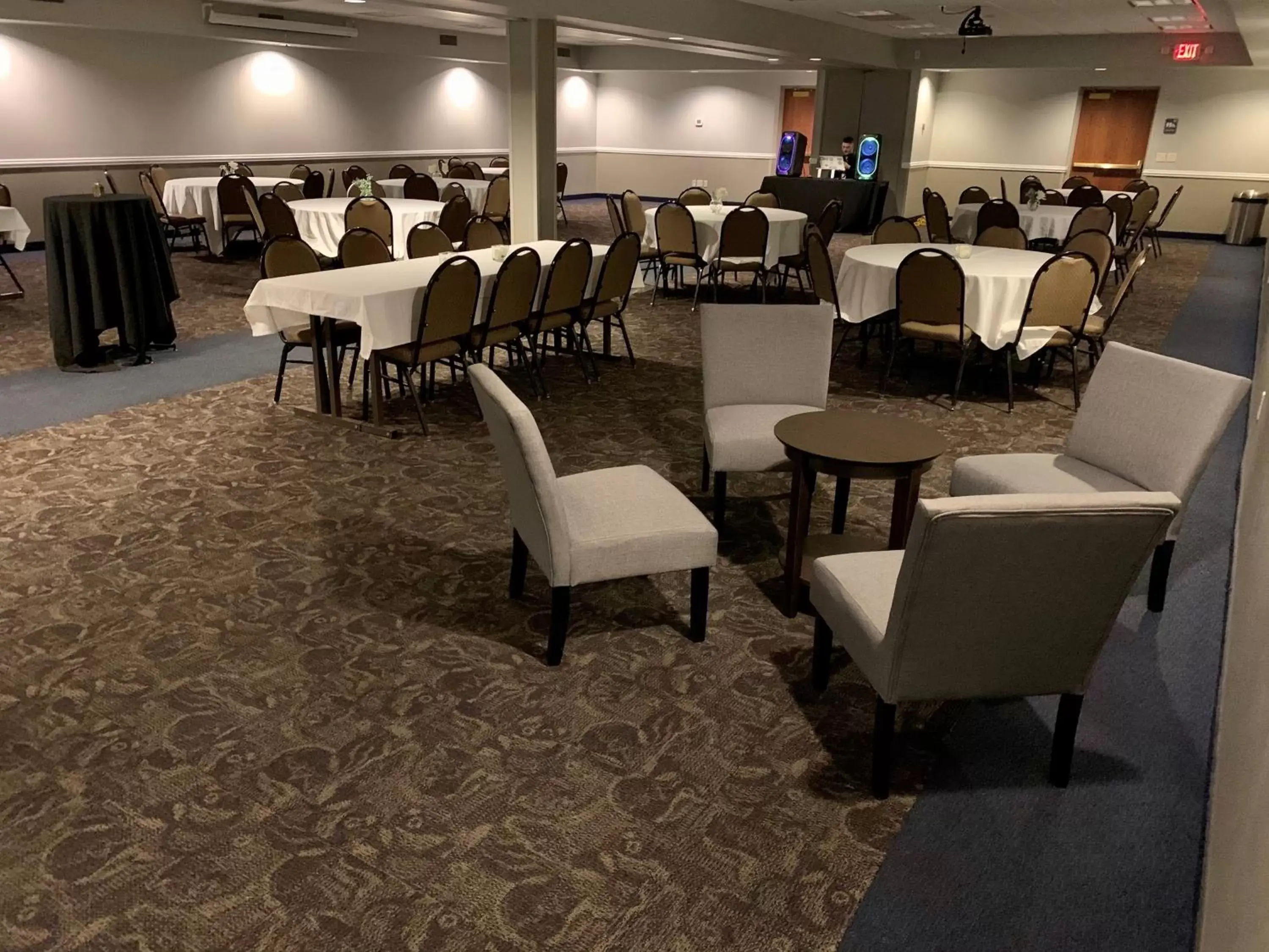 Banquet/Function facilities, Restaurant/Places to Eat in AmericInn by Wyndham Mankato Event Center near MSU