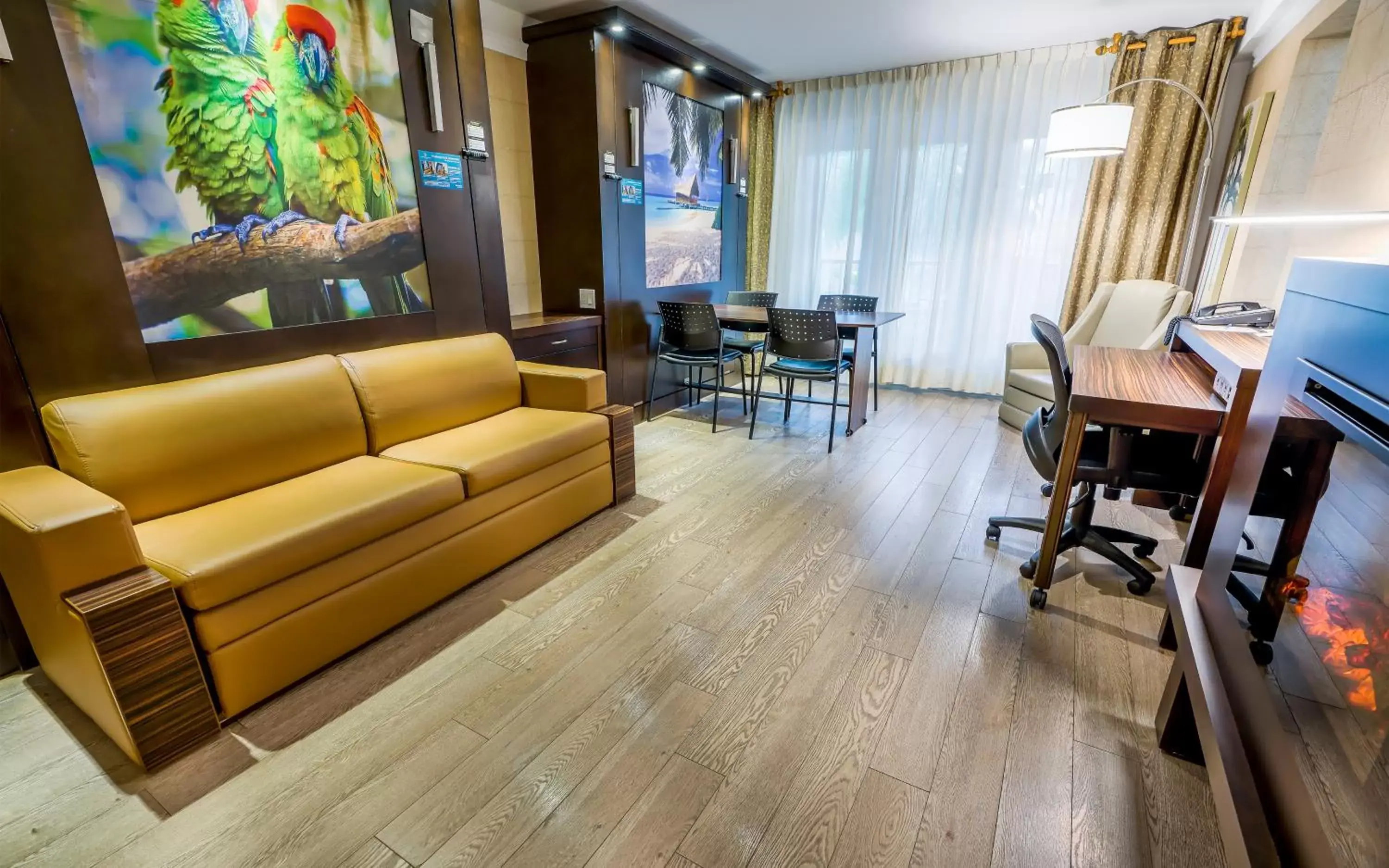 Queen Room with Two Queen Beds & Kitchenette - Pool View in LHotelQuébec