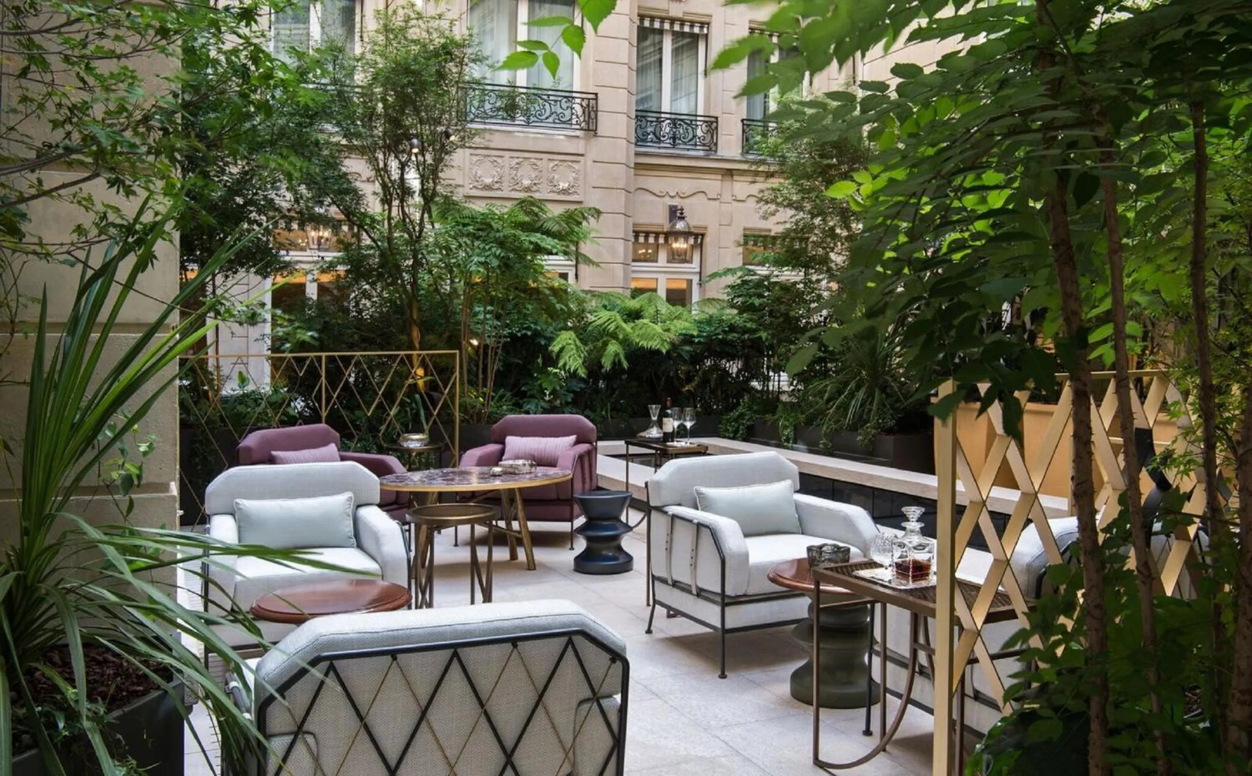 Patio in Hotel de Crillon
